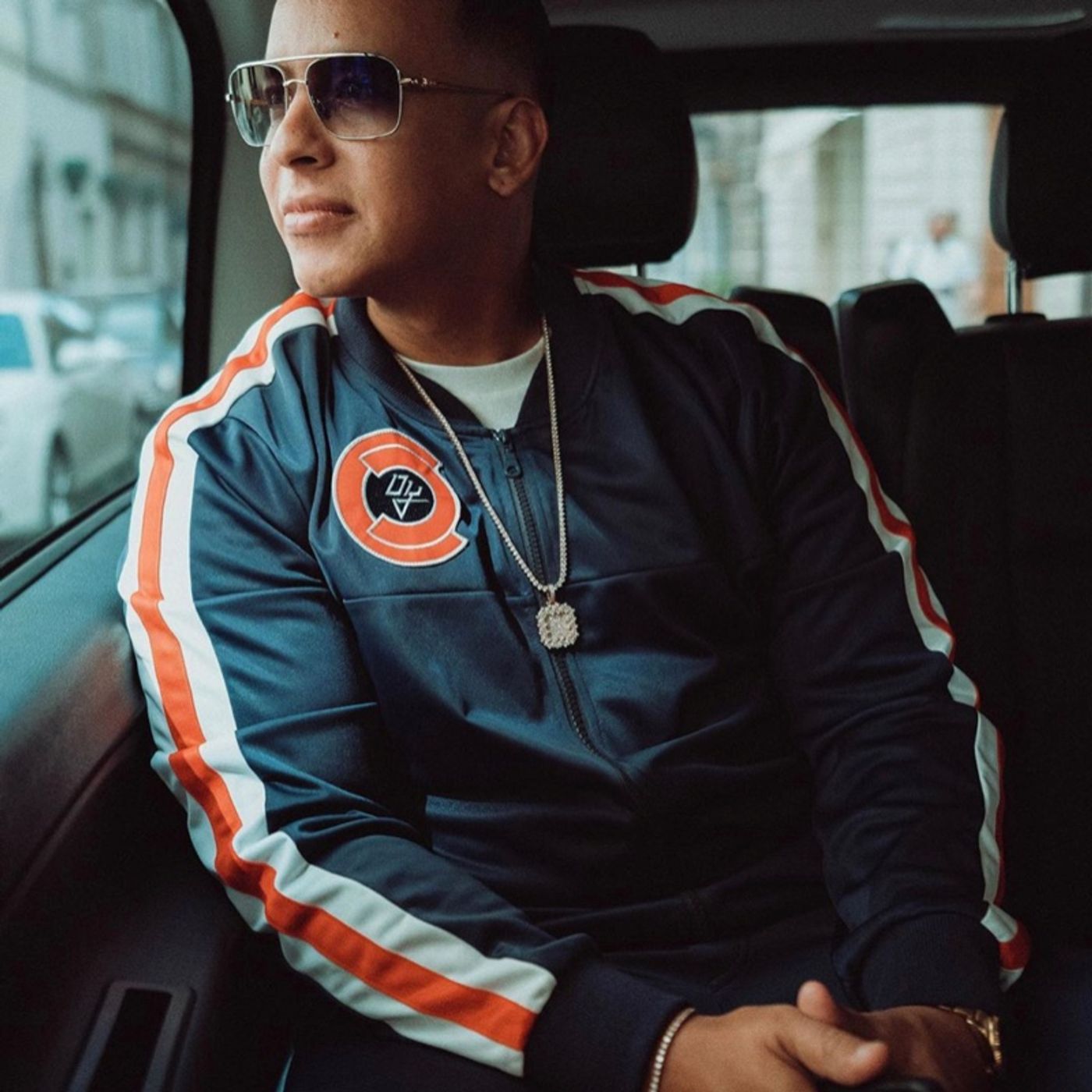 Daddy Yankee Alcanza El Billon De Views En 4 Meses Con La Canción Con Calma episode artwork