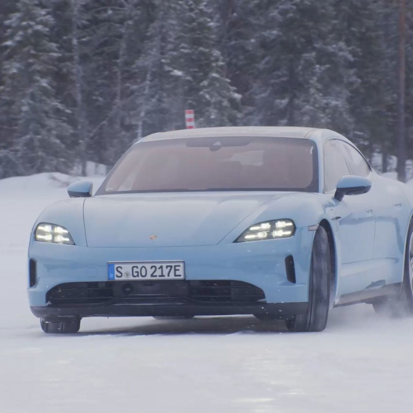 Porsche Taycan 4: l'evoluzione elettrica della sportività episode artwork