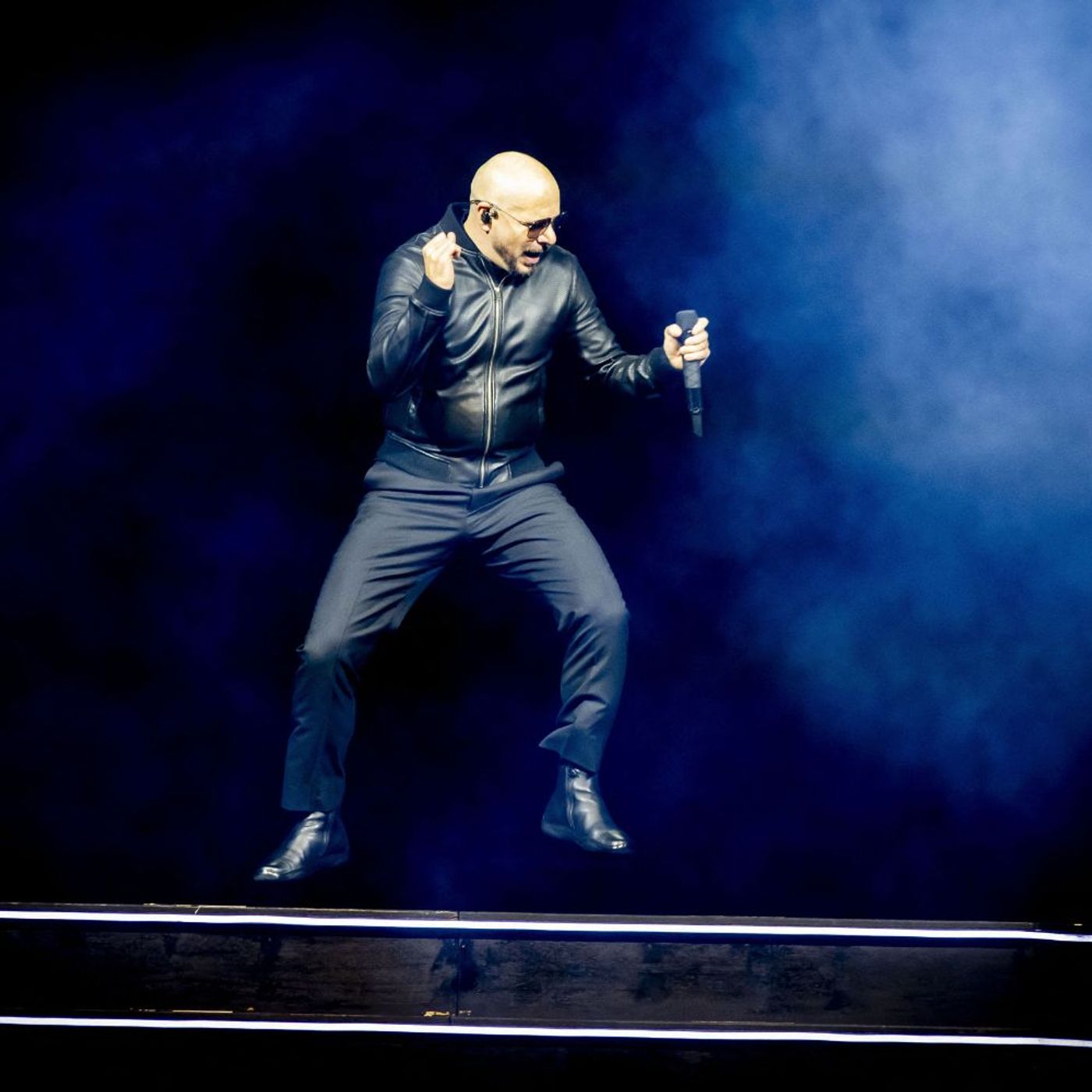Pitbull : le record totalement improbable qu’il compte bien battre episode artwork