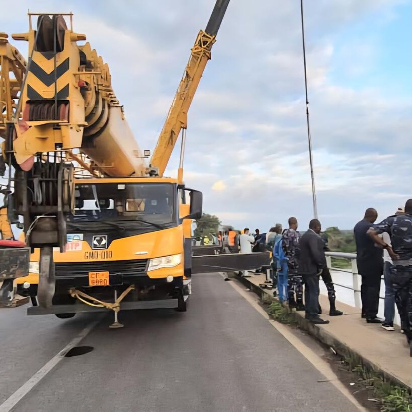 Le journal du 18 août 2025 - Au Bénin un bus STM chute du pont de Thio, 1 décès confirmé, 44 disparus episode artwork