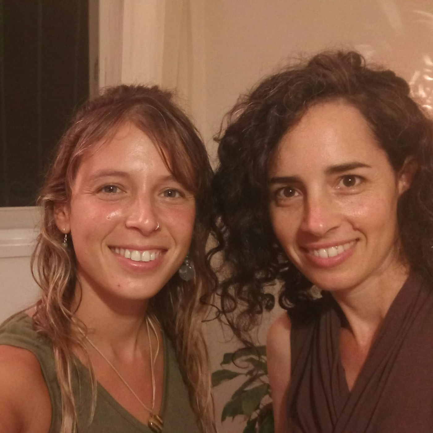 אמהות ובנות: על אהבה, מטענים רגשיים ואיחוי היחסים - עם רוני כ"ץ episode artwork