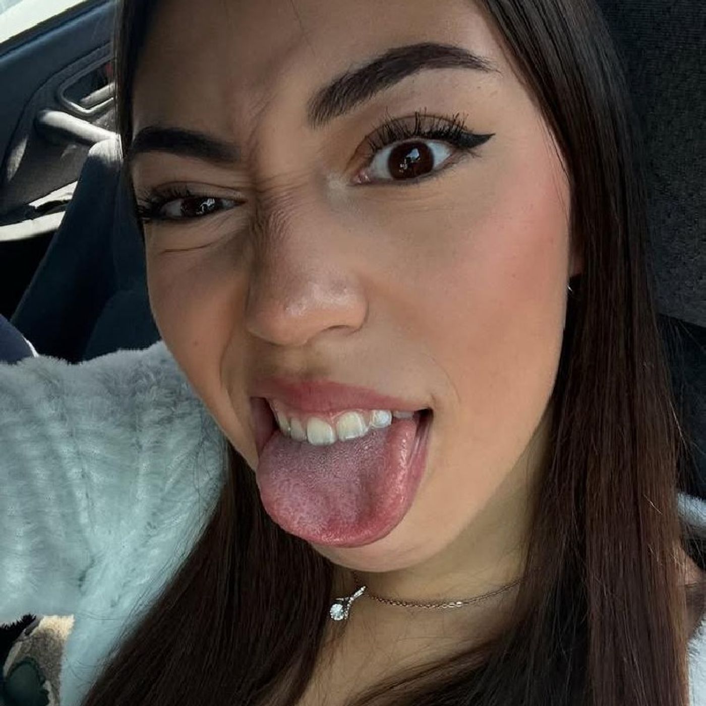 Entrevista con Eliza Rodriguez Parte 11 Por RacerFenix (XelaRosales) PeoplesLife ElSalvador Tu Radio Digital Online Favorit@.mp3