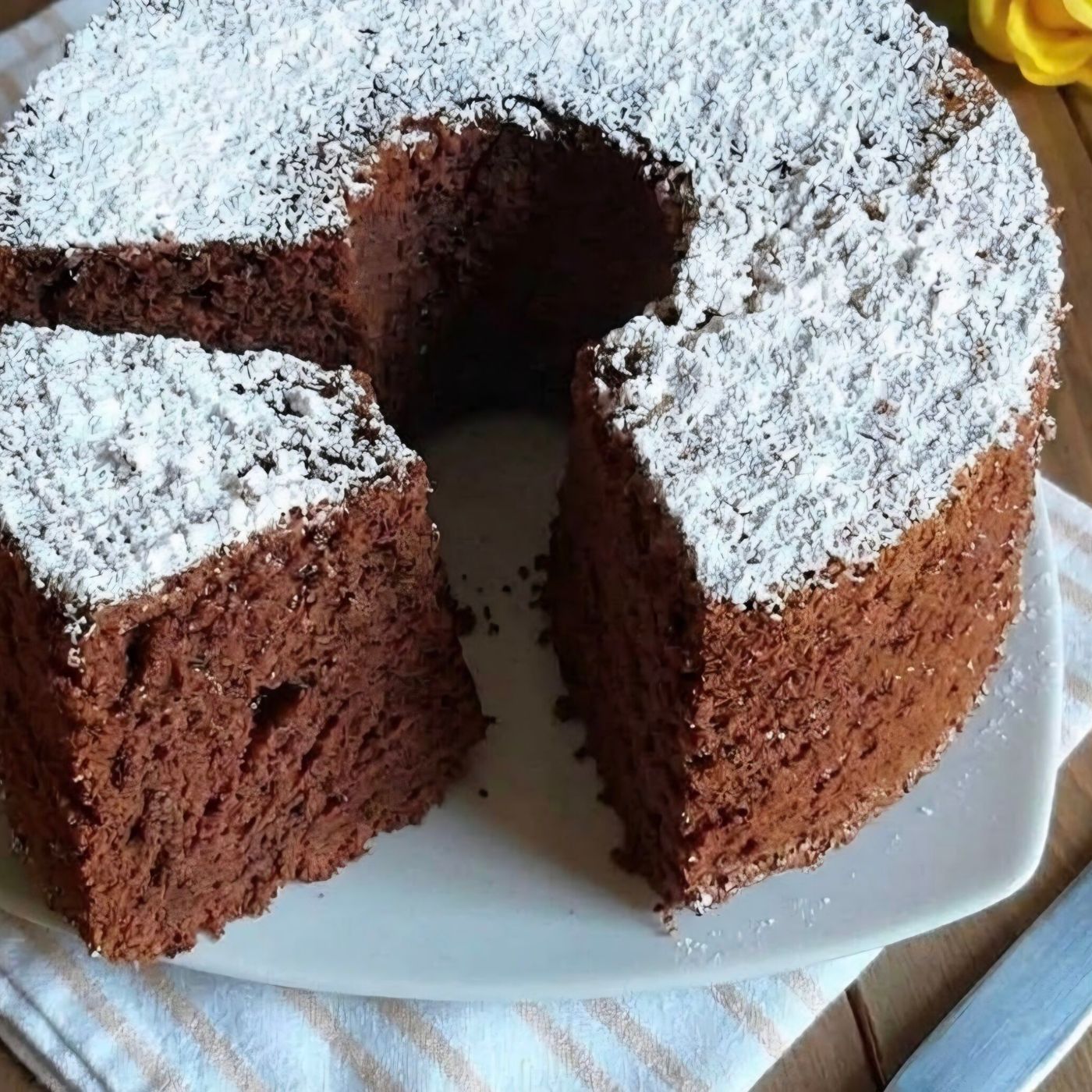 Ciambella chiffon favola di cacao: dolce ricetta morbidosa e golosa