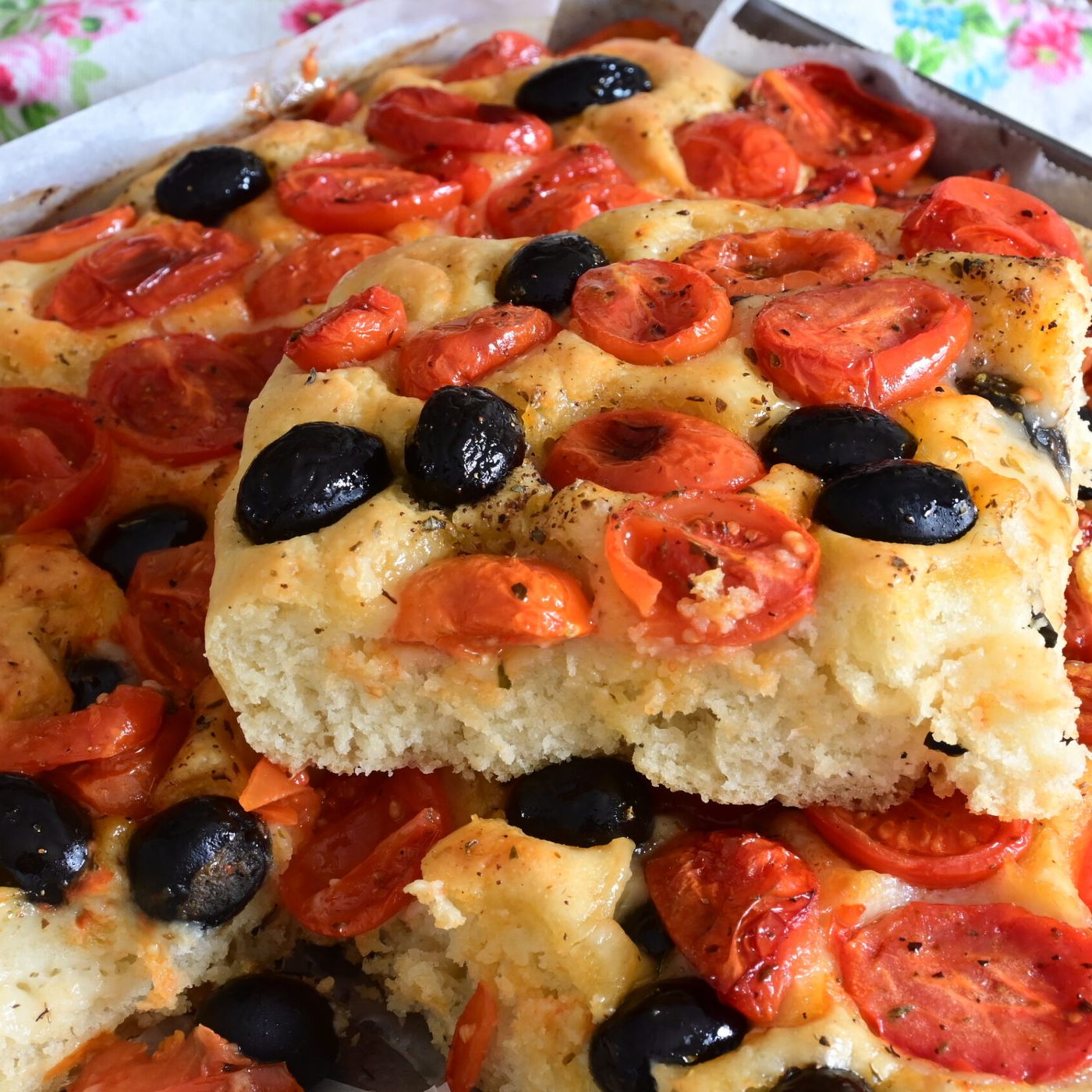 Focaccia Soffice con Pomodorini Datterini alta e morbida episode artwork