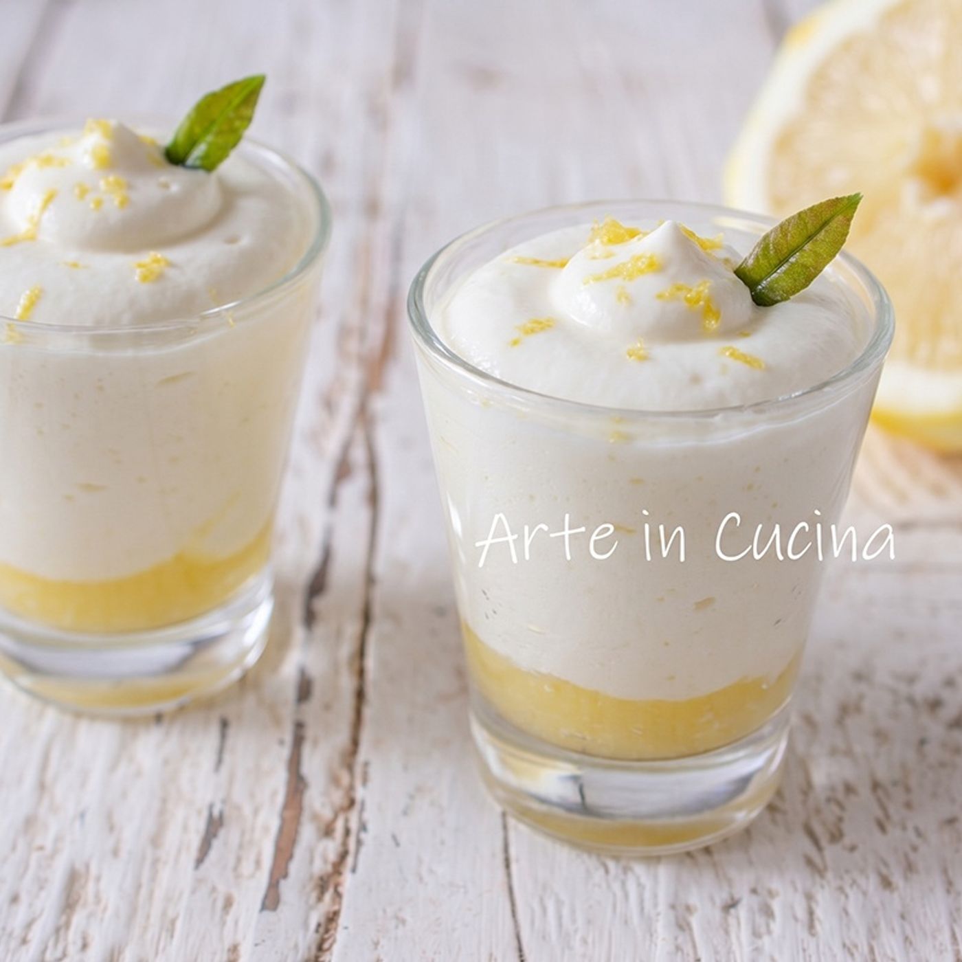 Mousse al limone con yogurt greco e panna