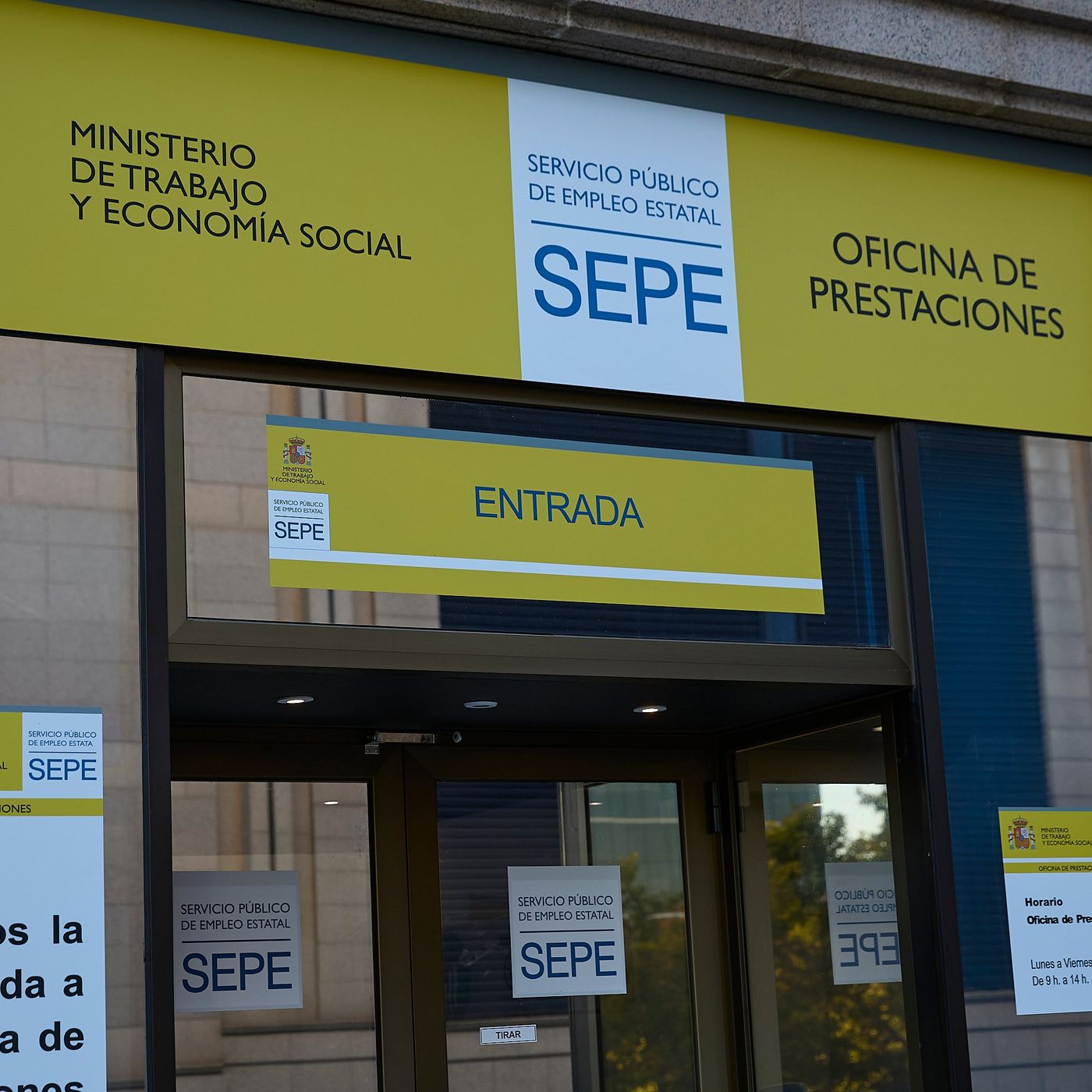 Por qué cuesta tanto conseguir cita previa en el SEPE: "No se implantan medidas para un servicio público de calidad" episode artwork
