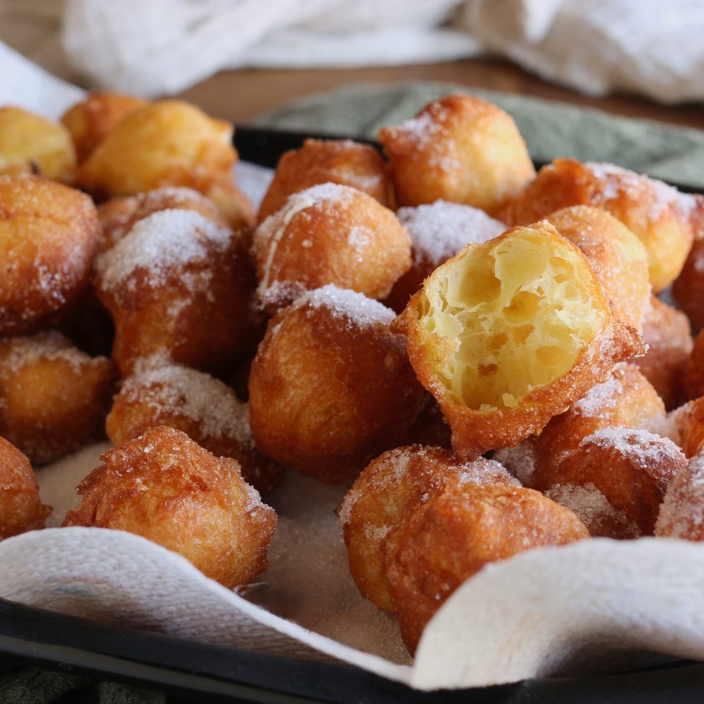 Frittelle grandi vuote: la ricetta per bignè fritti da farcire episode artwork
