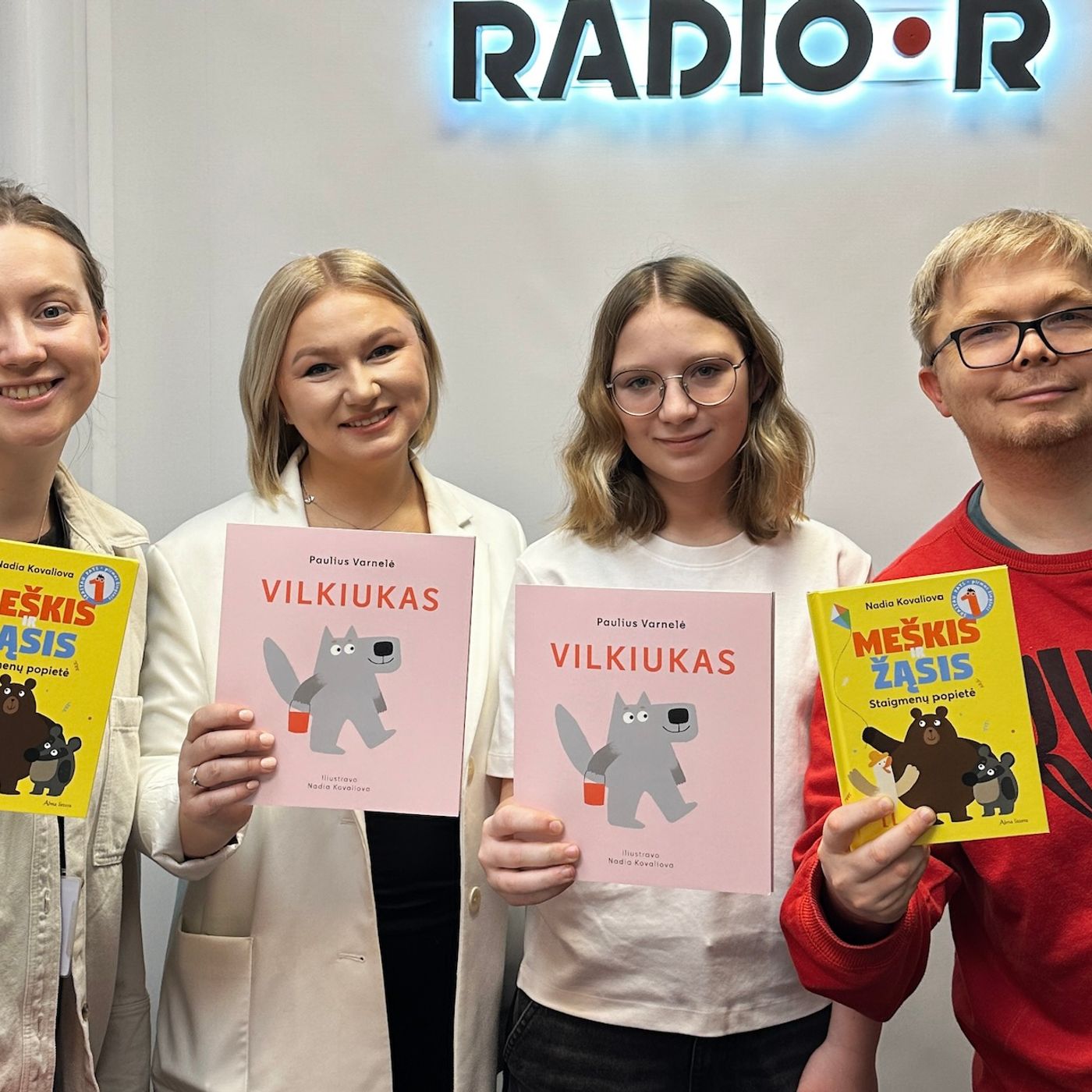 В эфире программы «Соль и перец» — детская писательница Надя Ковалева, книги, медведи и другие добрые персонажи episode artwork
