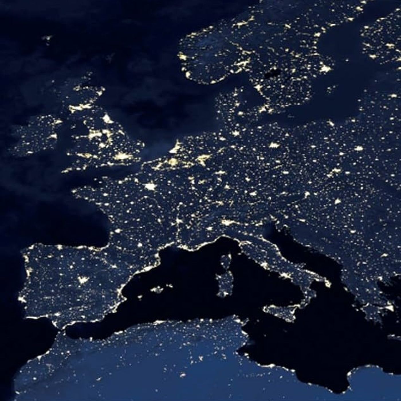 Covariant Electrodynamics: A Concise Guide