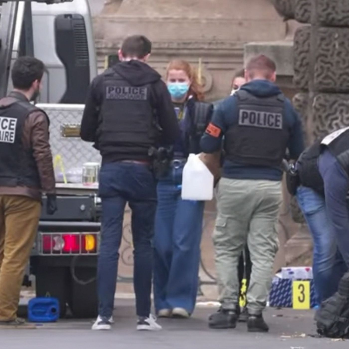 Furto del secolo al Louvre di Parigi: ci sono due fermi Furto del secolo al Louvre di Parigi: ci sono due fermi