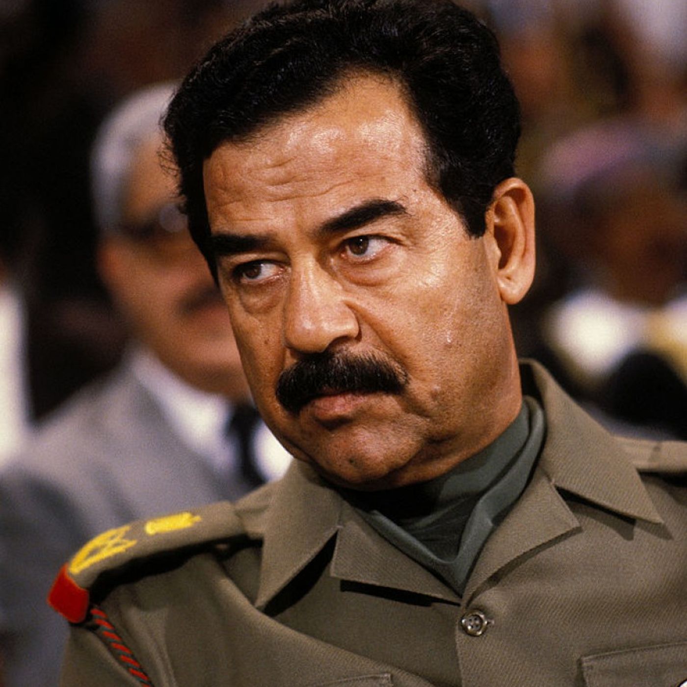 Saddam Hussein: storia, biografia e pensiero politico dell'ultimo dittatore dell'Iraq episode artwork