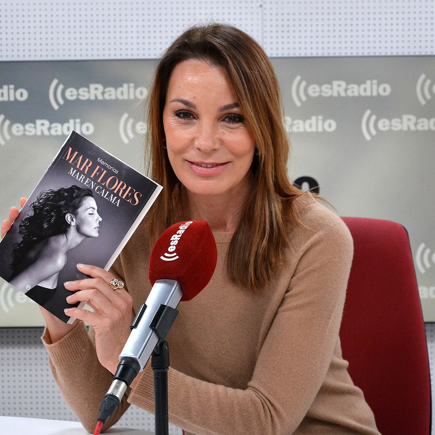 Entrevista a Mar Flores por su autobiografía 'Mar en calma'