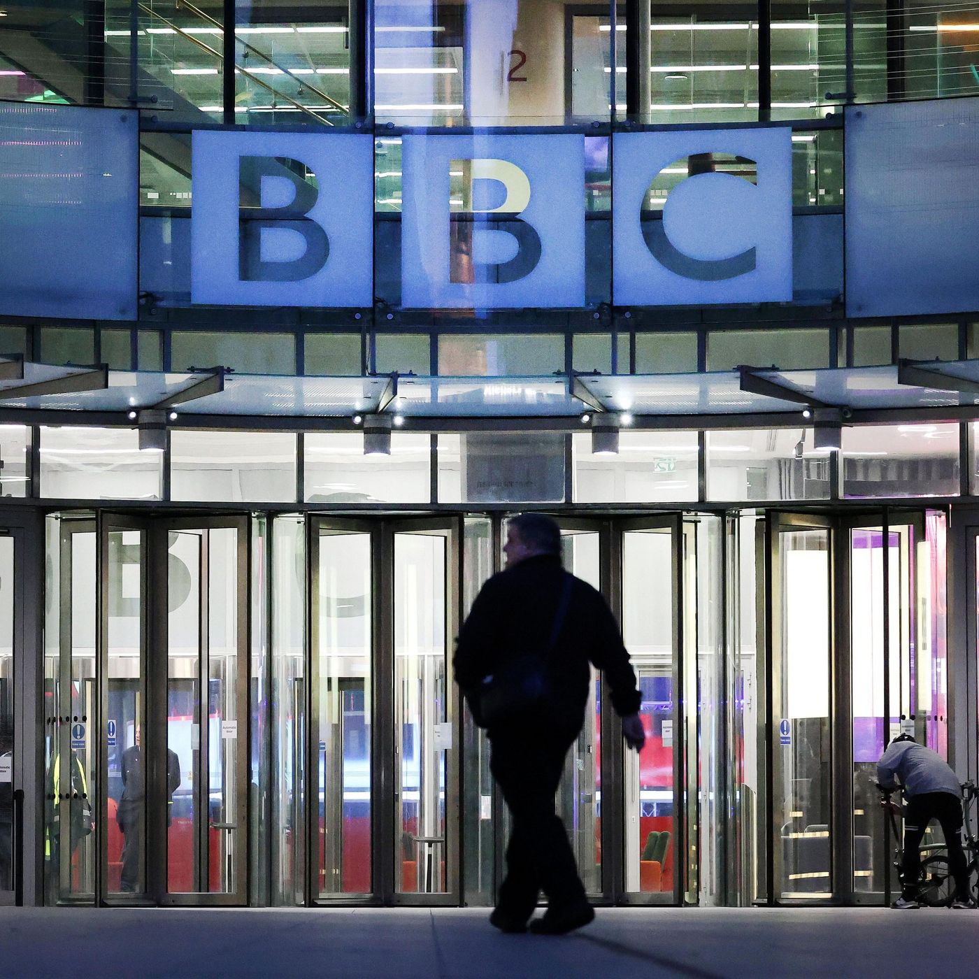 Why is Trump threatening to sue the BBC? episode artwork