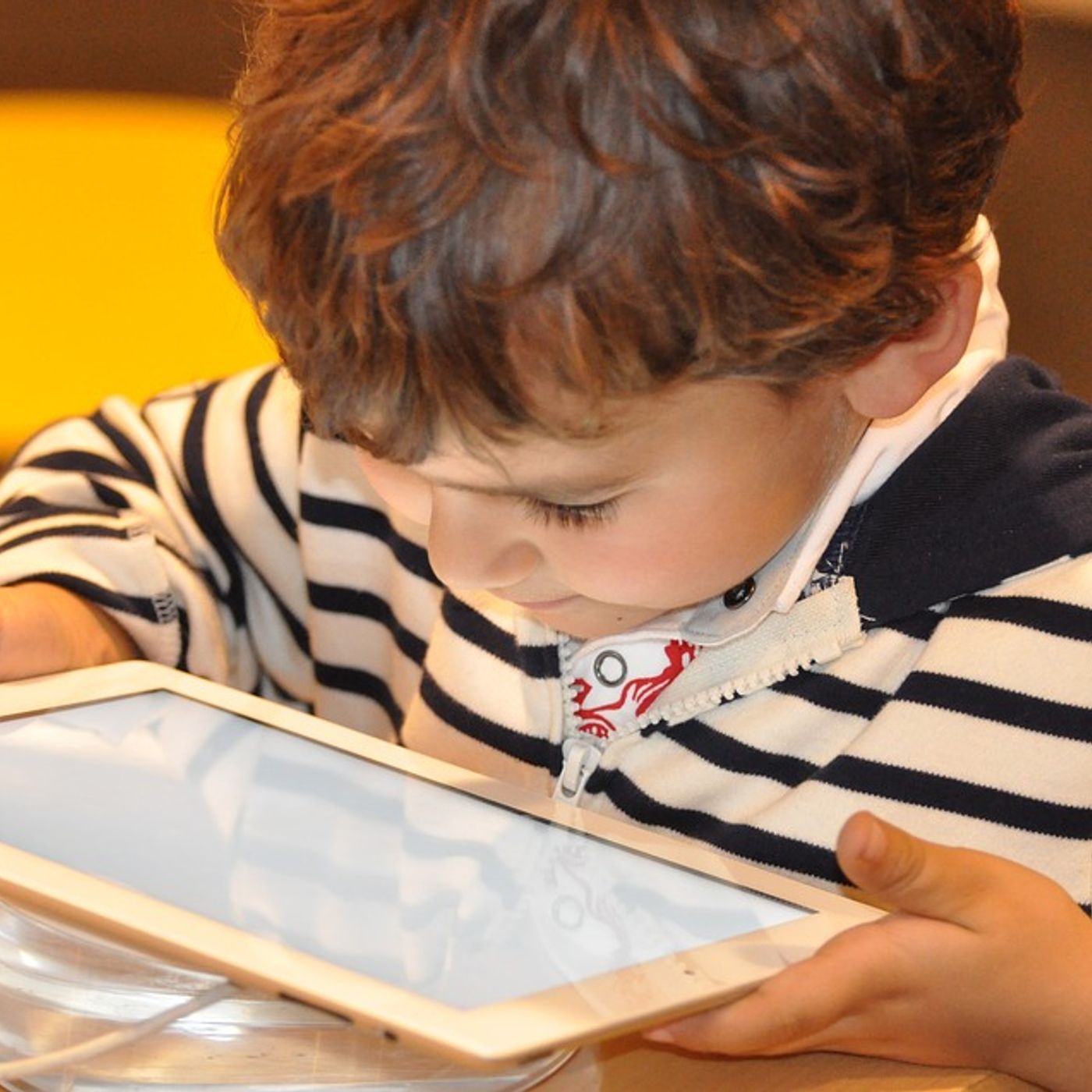 ¿Cómo reaccionar cuando un niño ve pornografía?