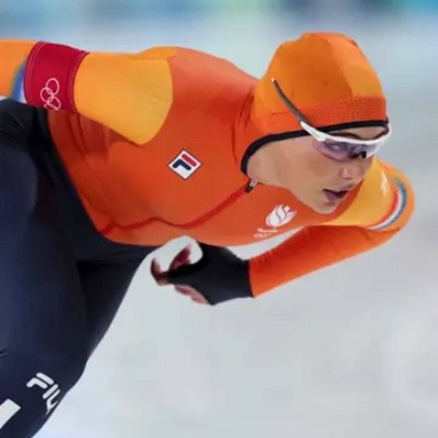 27 years old Dutch speed skater jutta leerdam set the Olympic records in the l, 000 meters race and won episode artwork