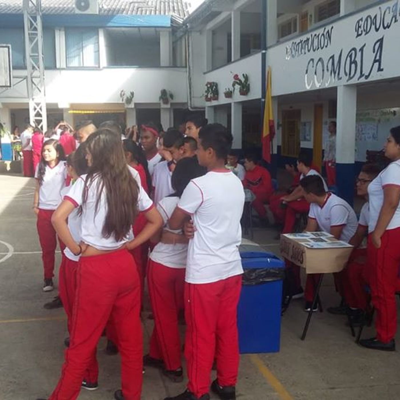 Emisora estudiantil Combia Informa