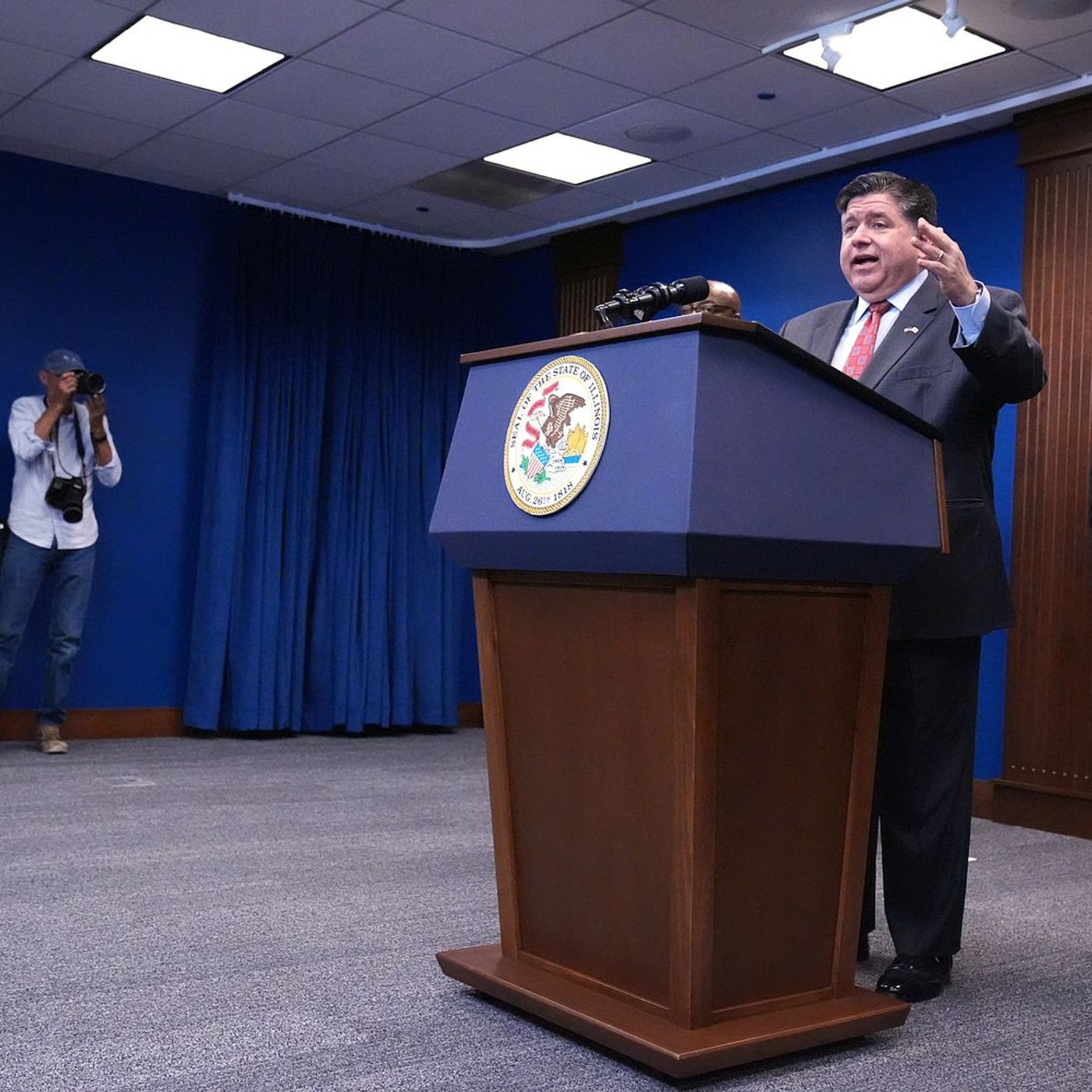 While slamming Chicago mayor for having ‘no plan,’ Pritzker optimistic about Bears stadium deal