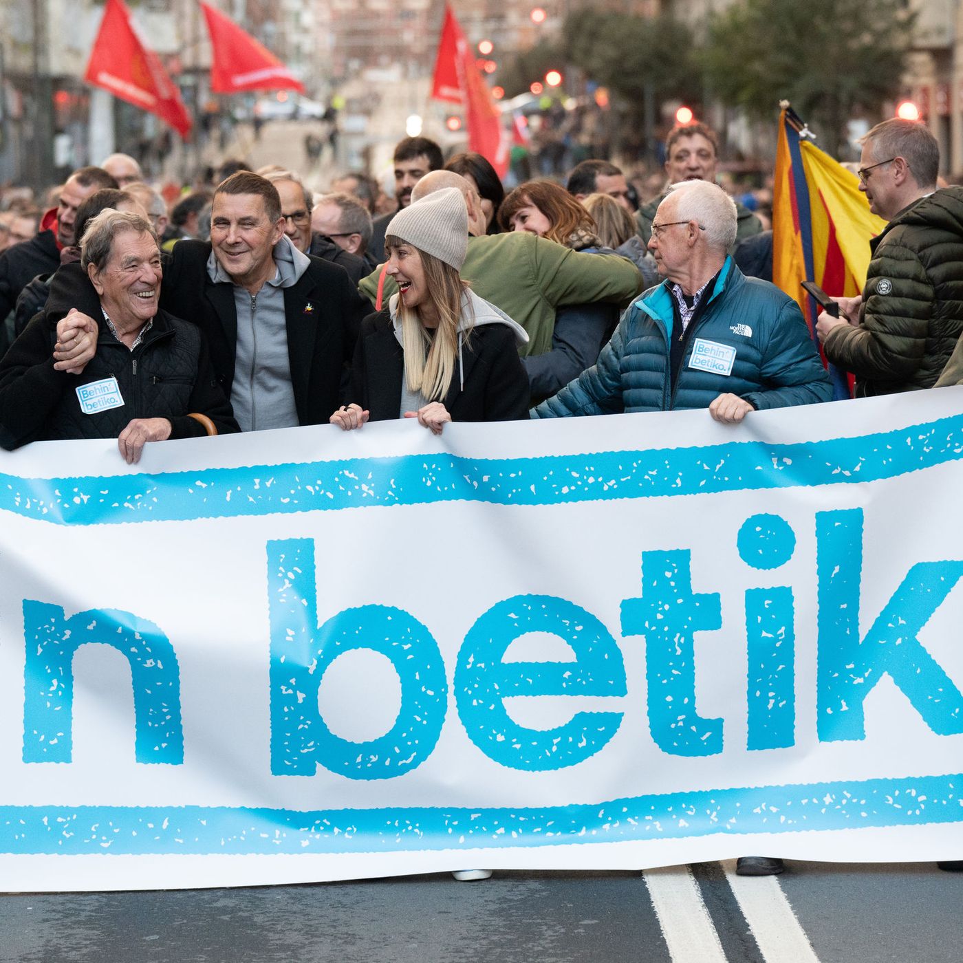 Las Noticias de La Mañana: Los socios de Sánchez se manifiestan por la liberación de los etarras asesinos