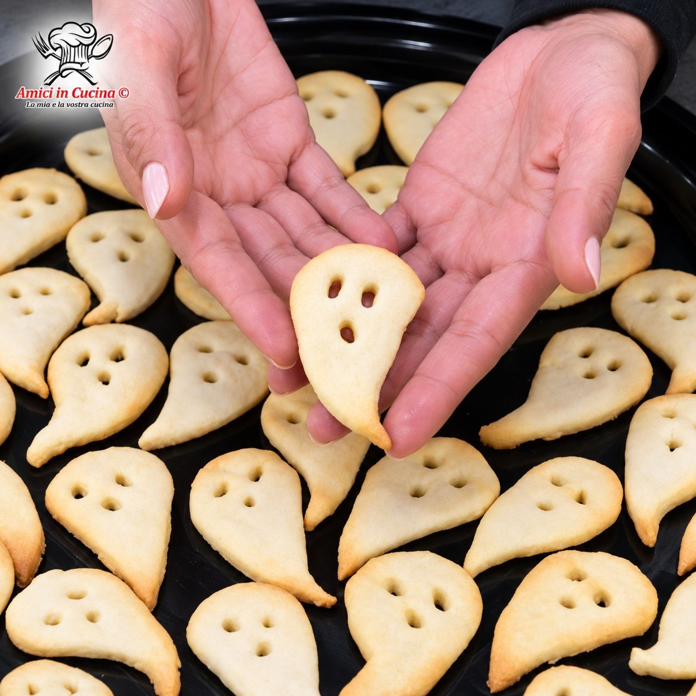 Frollini di riso a forma di fantasmini: i biscotti di Halloween golosi e "inclusivi"