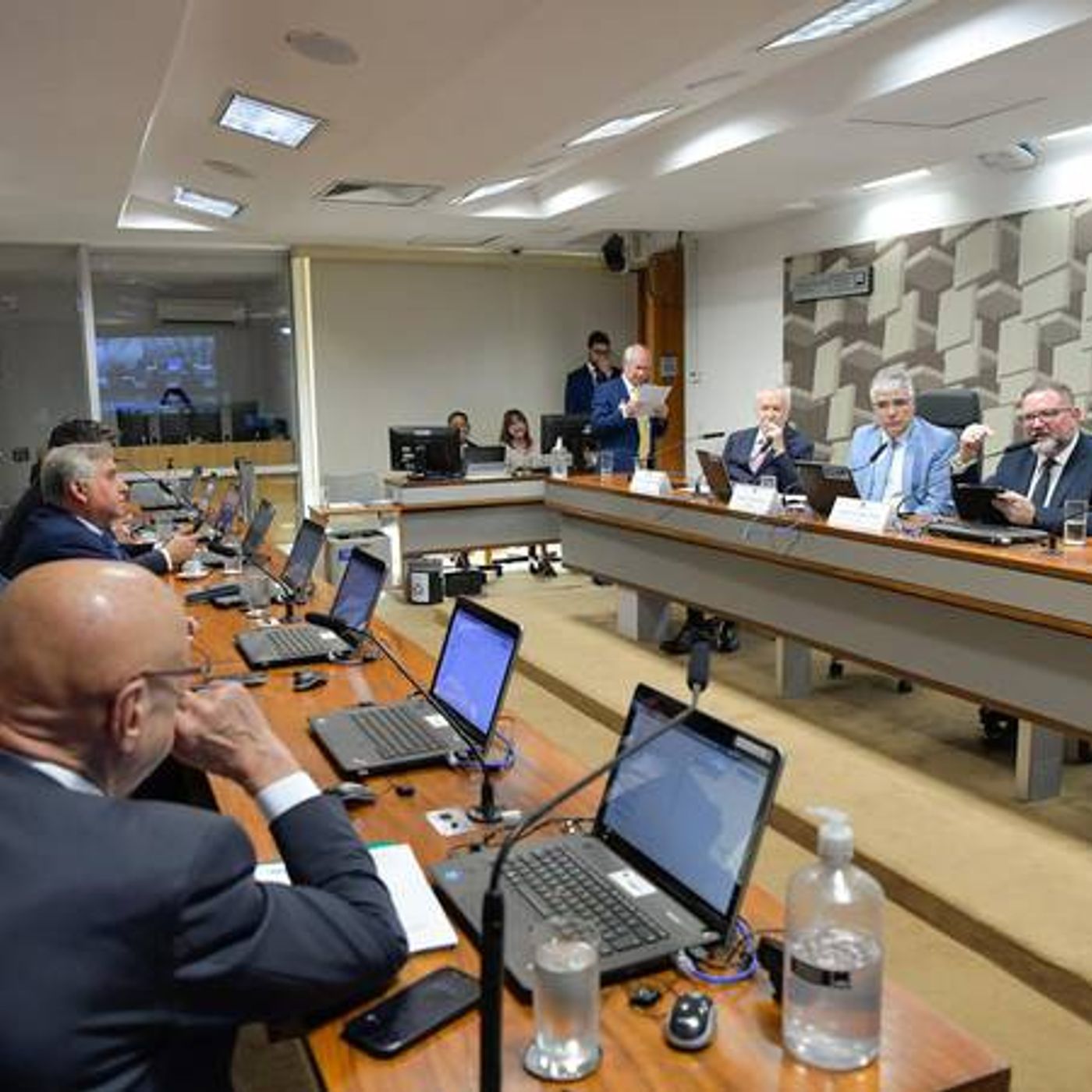 Senadores reclamam de falta de transparência das plataformas digitais