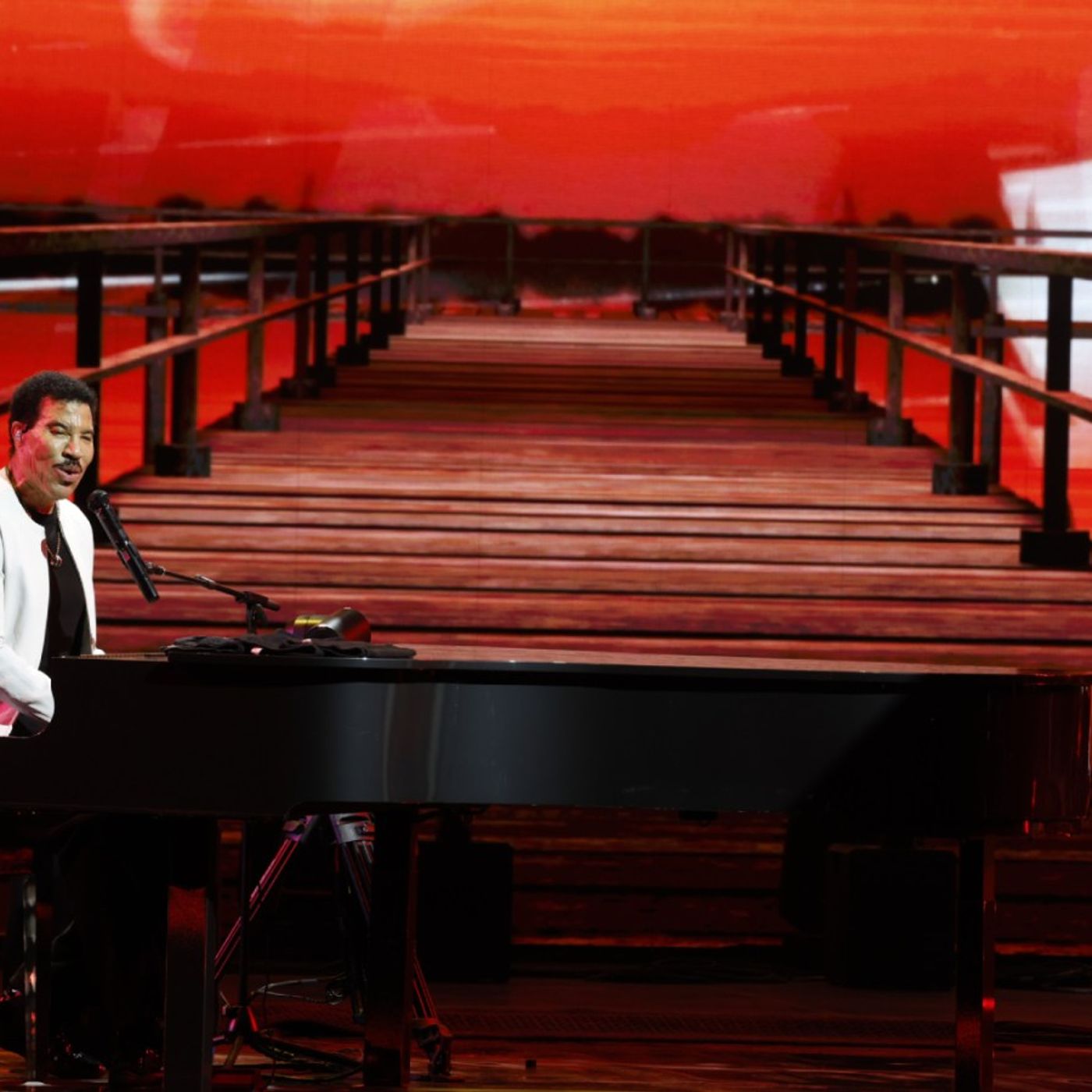 Lionel Richie ‘Doing Well’ After Heart Procedure and Hospitalization