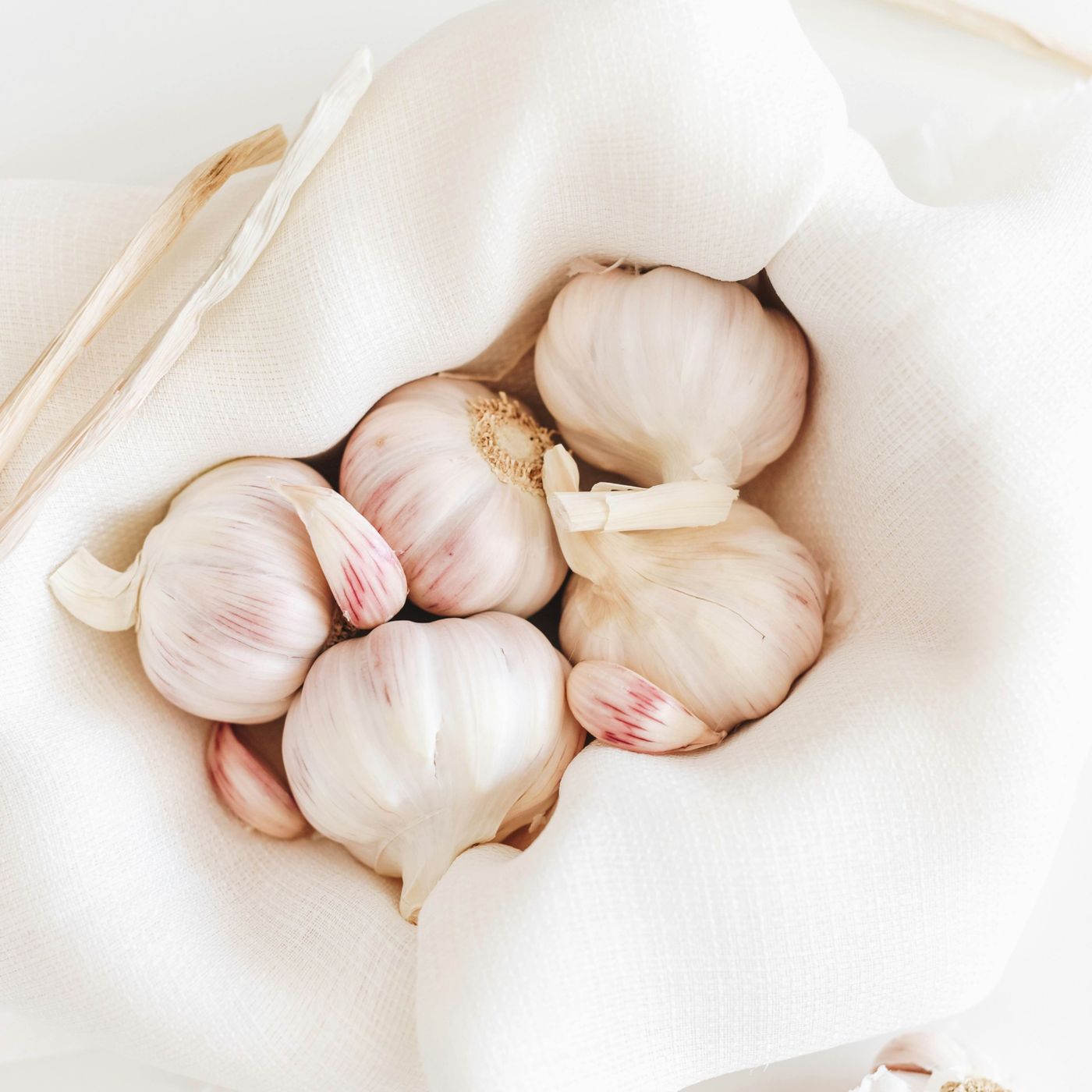 Garlic: Therapeutic Secrets and Daily Usage 🧄