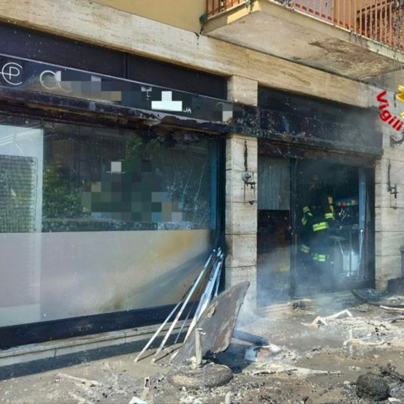 A fuoco un bar tavola calda, evacuati gli abitanti della palazzina episode artwork