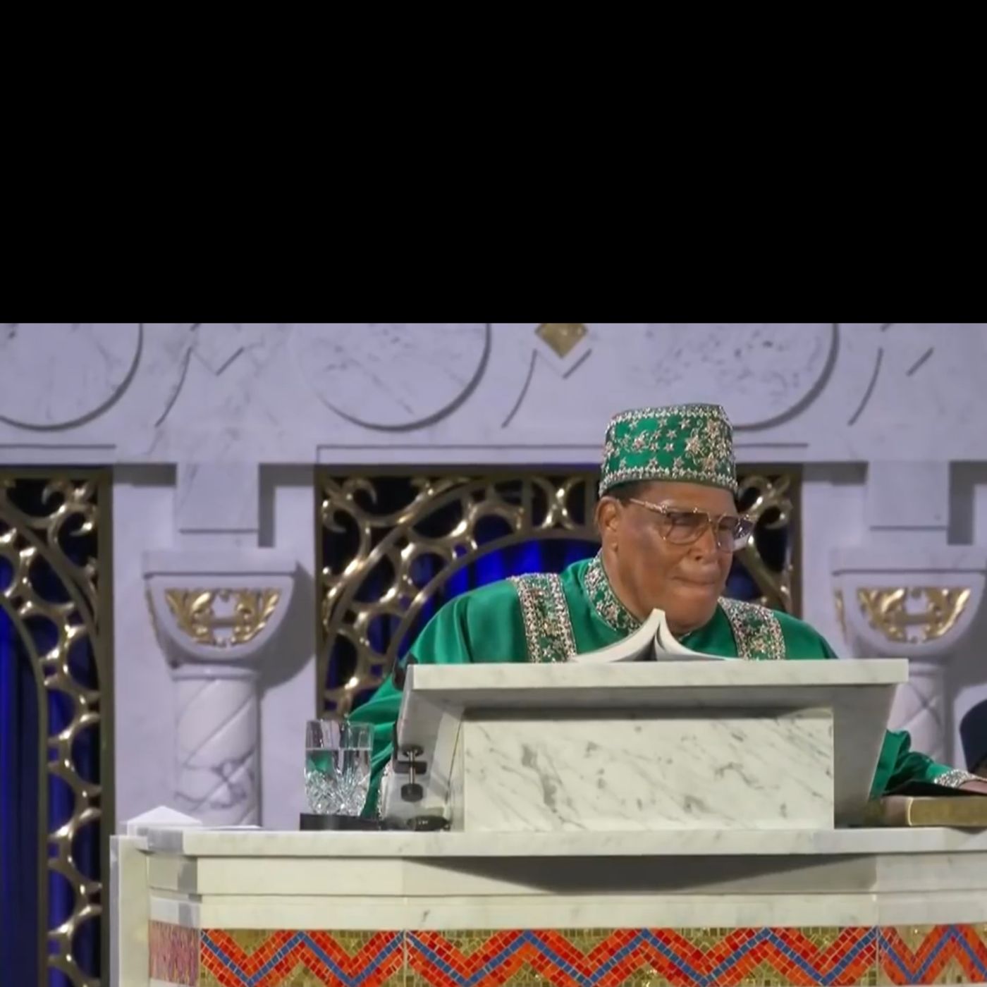 Farrakhan says he talked to Elijah Muhammad on a Spaceship about wives... Was Farrakhan putting drugs on the street of Chicago ? How Farrakh