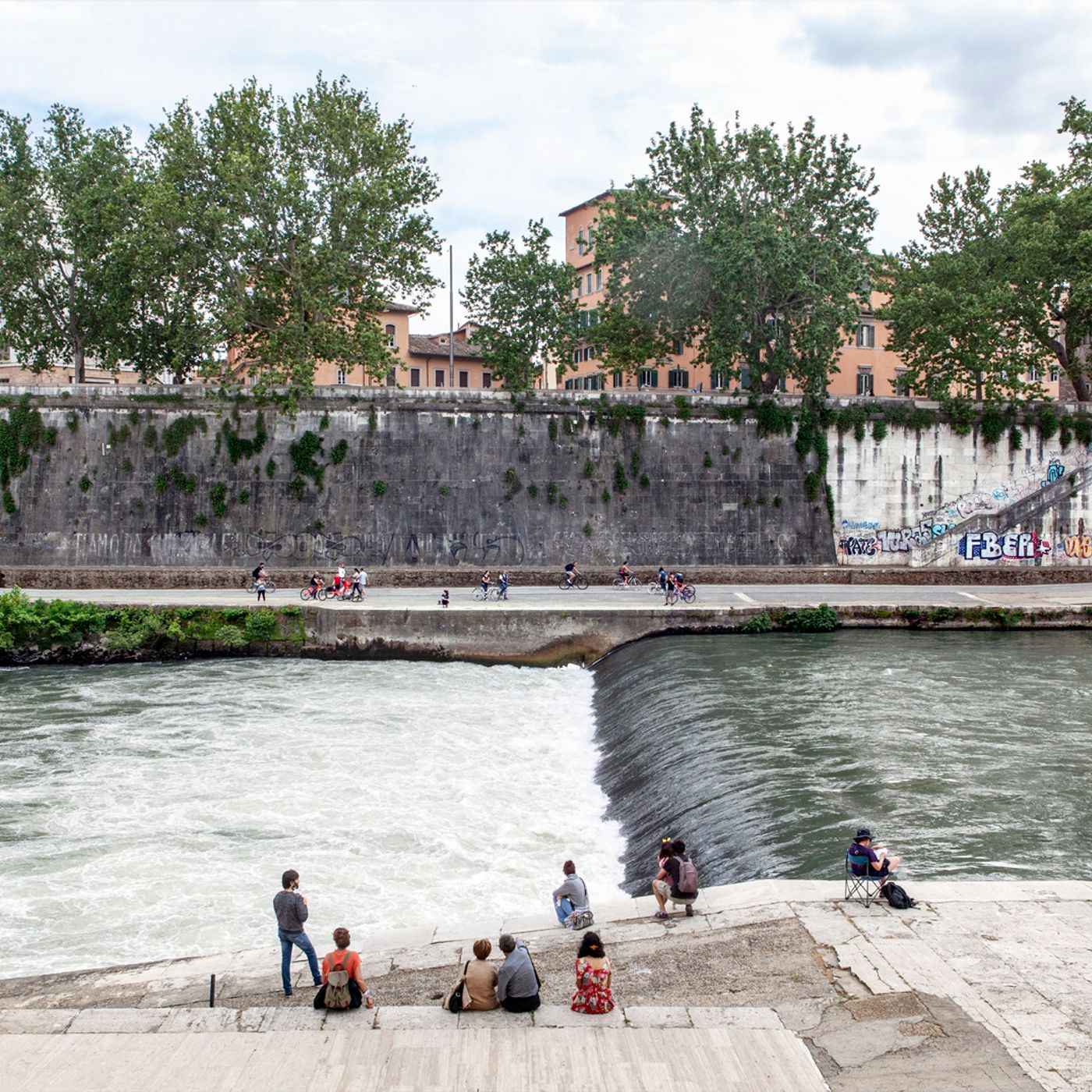 #680 Il mondo del cinema si ribella all'urbanistica, il Tevere inquinato e altre storie di Roma episode artwork