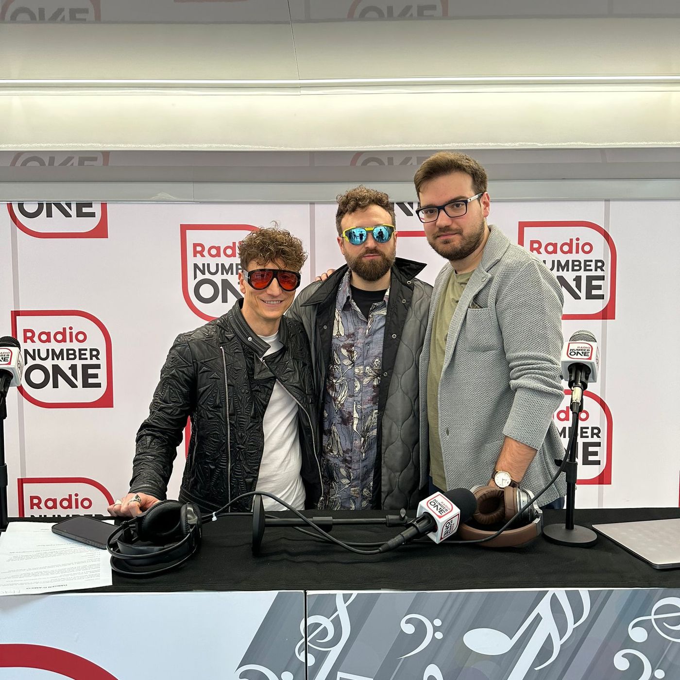 Sanremo 2024, Dargen D'Amico: «Tutto quello che dici qui, ha un peso» episode artwork