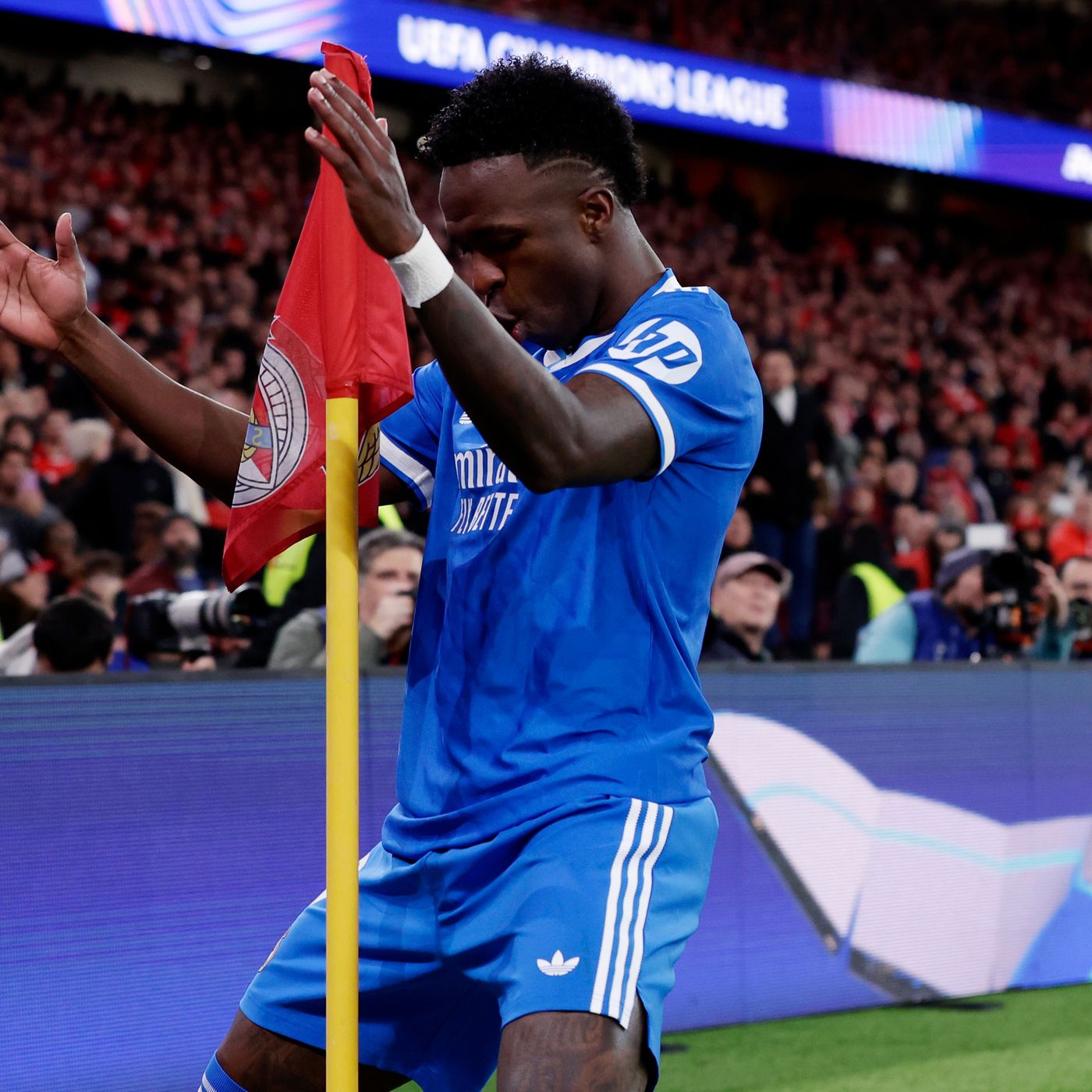 El gol del Benfica 0 - 1 Real Madrid | Vinicius guía al Madrid en Portugal