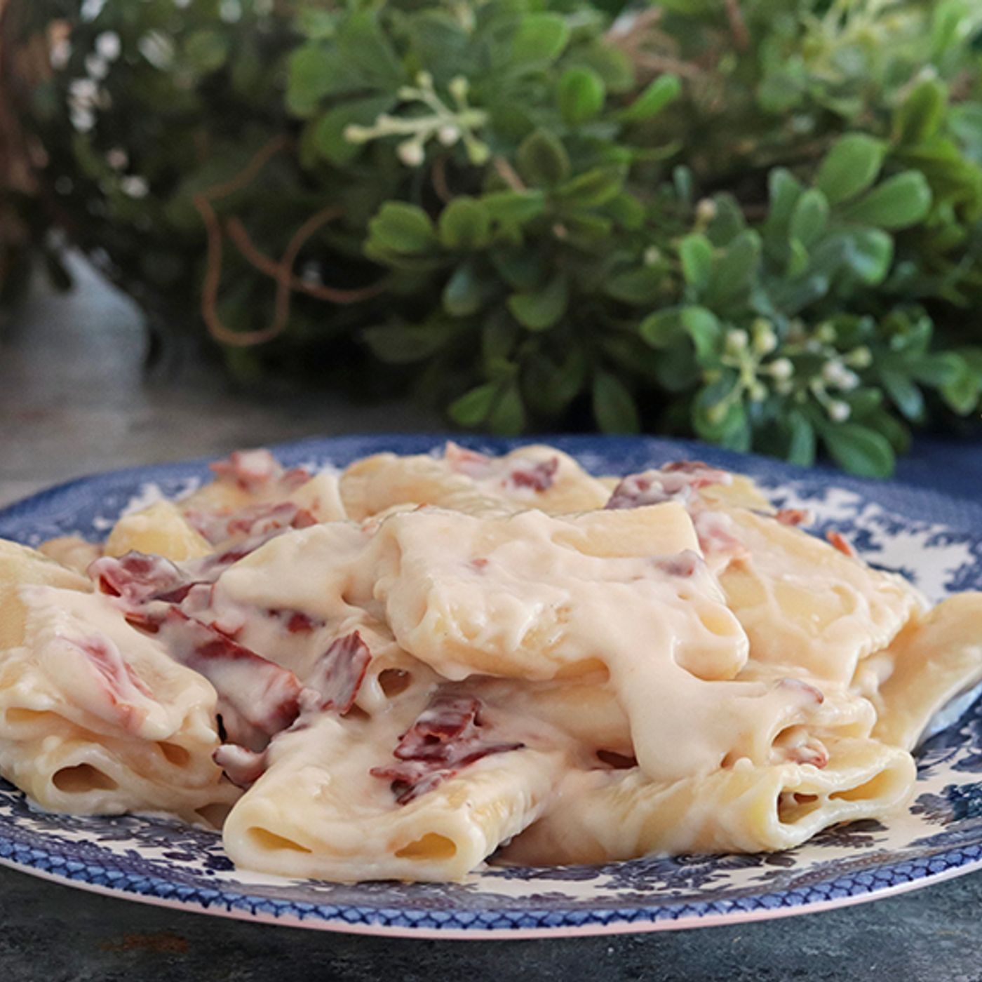 Pasta alla crema di parmigiano e speck