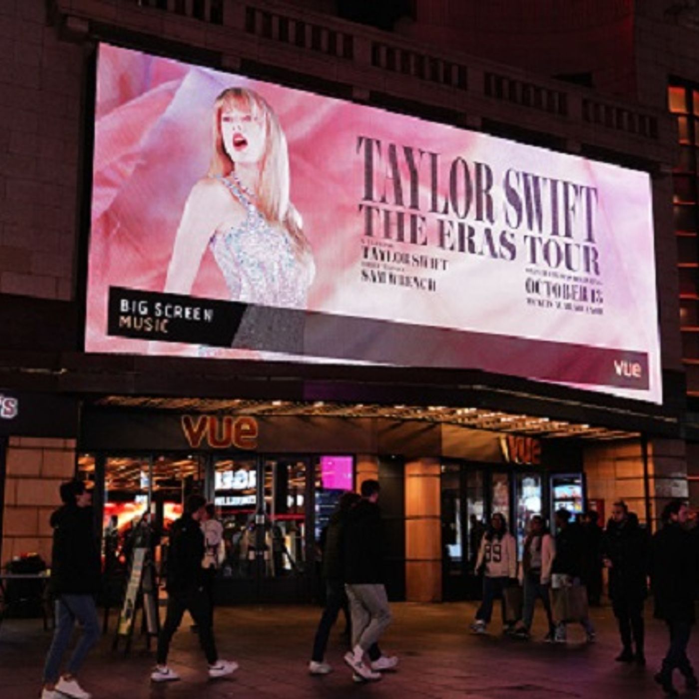 Six-year-old goes into business to see Taylor Swift (Smile File) episode artwork