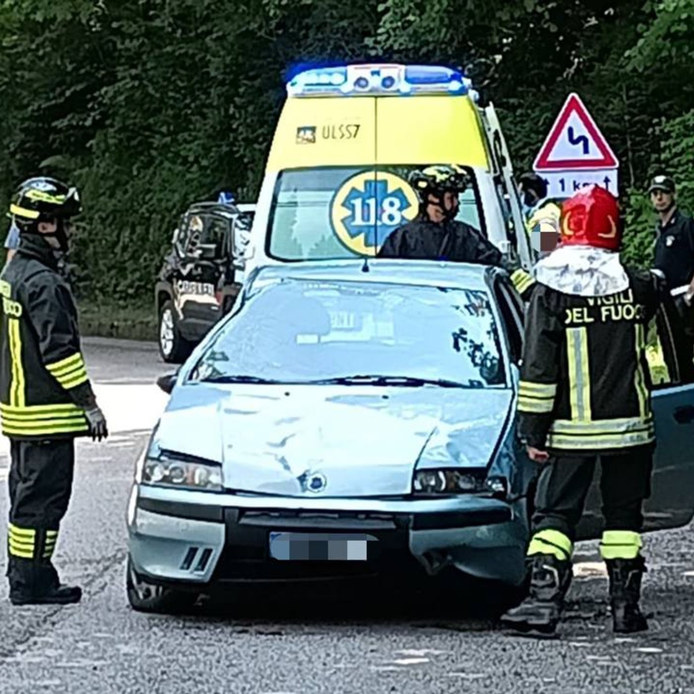 Perde il controllo e si ribalta con l’auto, ferito 70enne episode artwork