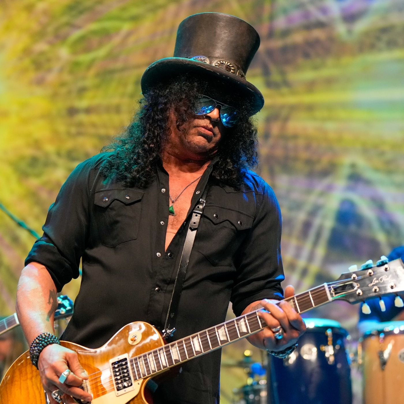 Slash teases new Guns N’ Roses album: “There’s a lot of writing going down” episode artwork