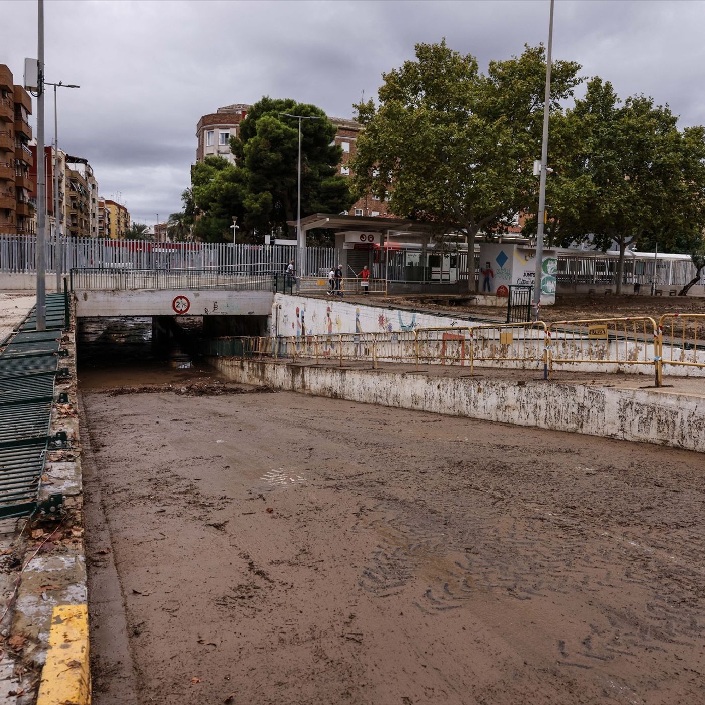 Las Noticias de La Mañana: El este peninsular sigue en alerta con clases suspendidas