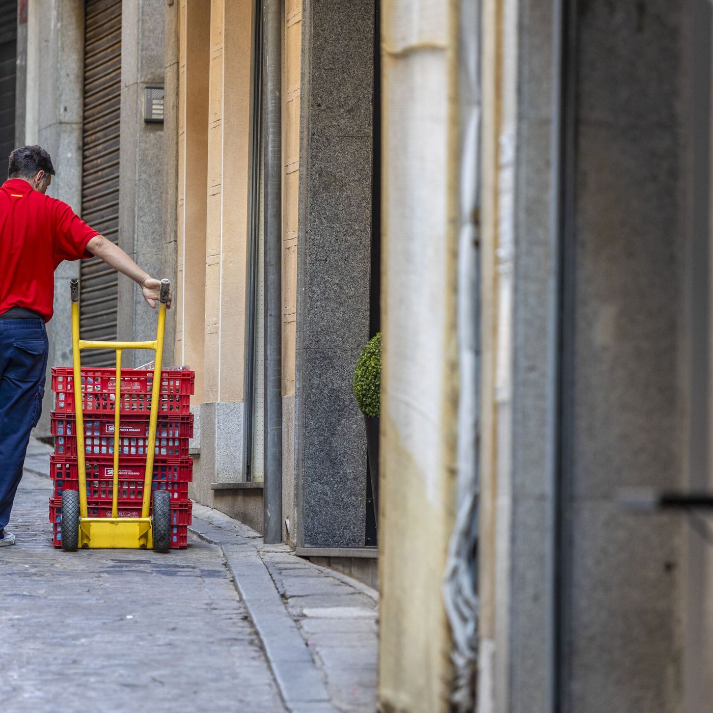 Las Noticias de La Mañana: Los españoles tendrán que trabajar cada año más días para poder pagar los impuestos