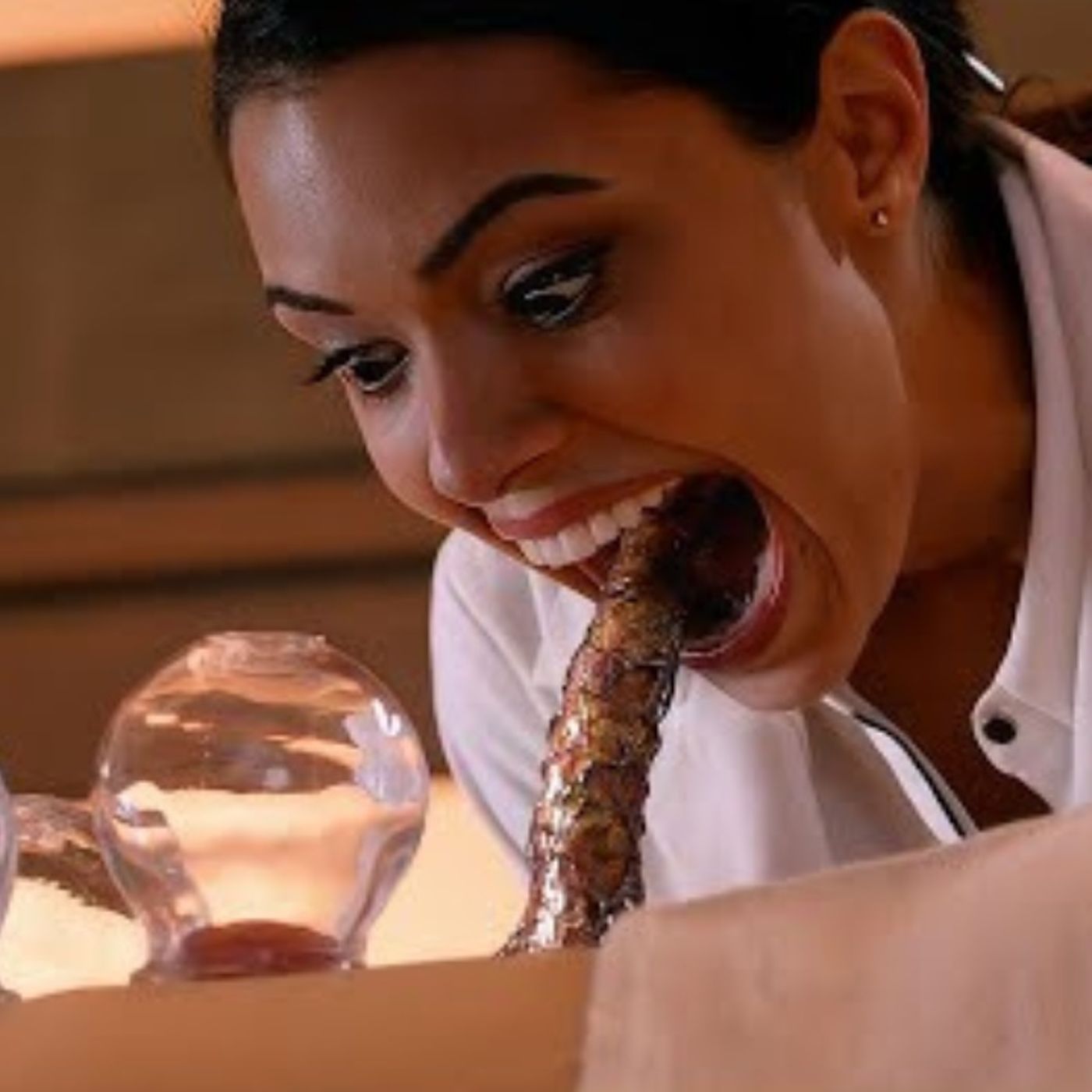 Discover a fat-sucking monster disguised as a spa therapist : Supernatural S9P7 episode artwork