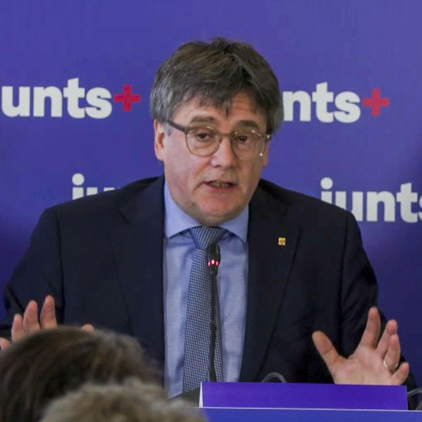 Es Noticia: Sánchez se inclina ante Puigdemont