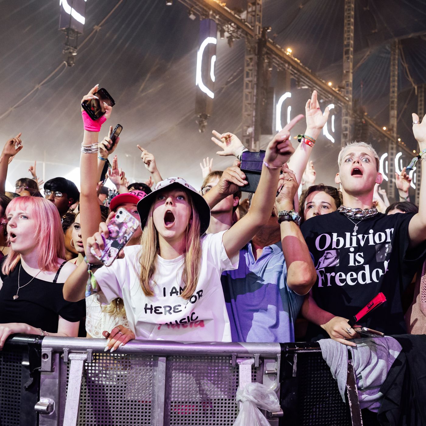 Couple at Leeds Festival get 80 mile Uber to Creamfields after “house music shut down” by Warehouse closures: “We just need some oonts oonts