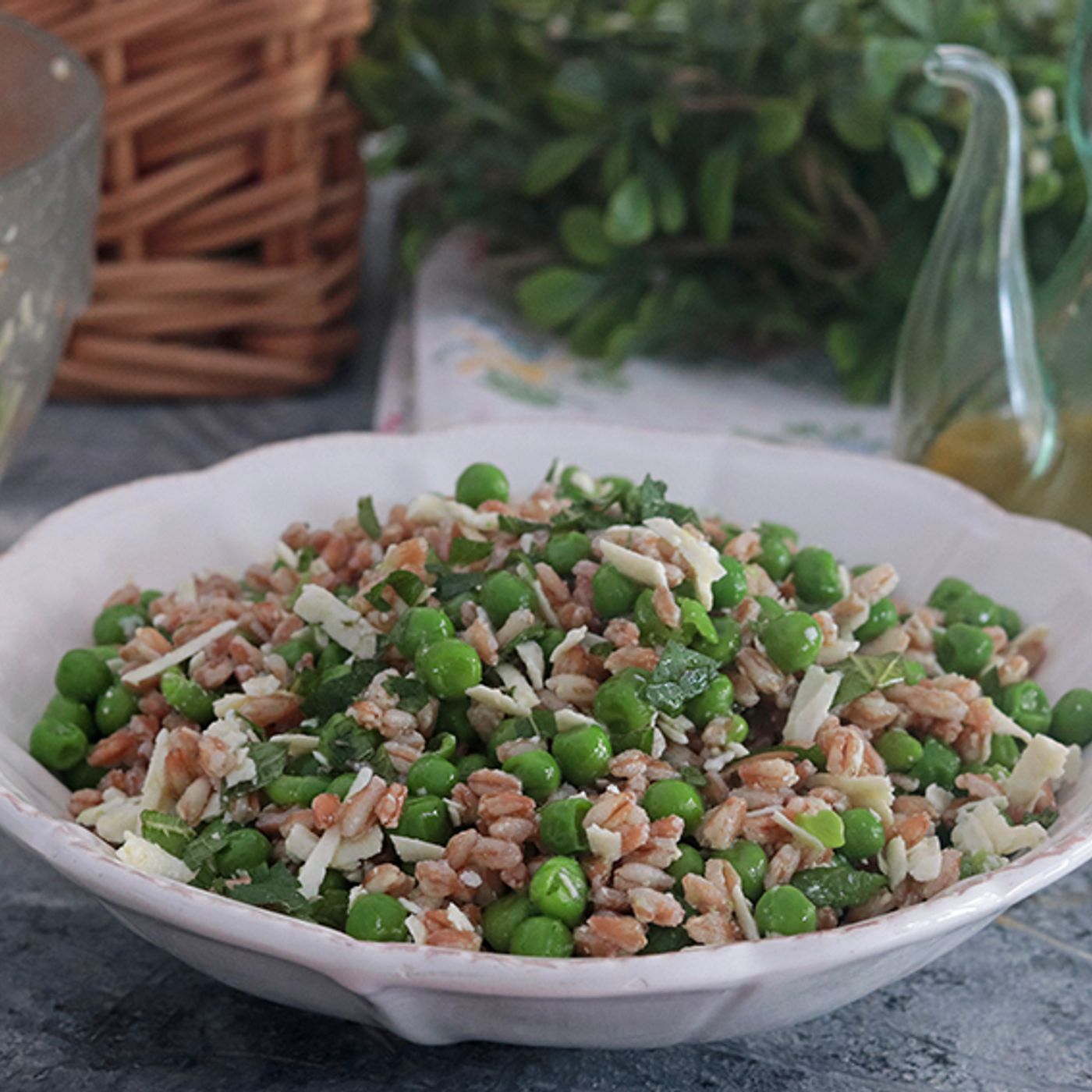 Insalata di farro piselli e ricotta salata