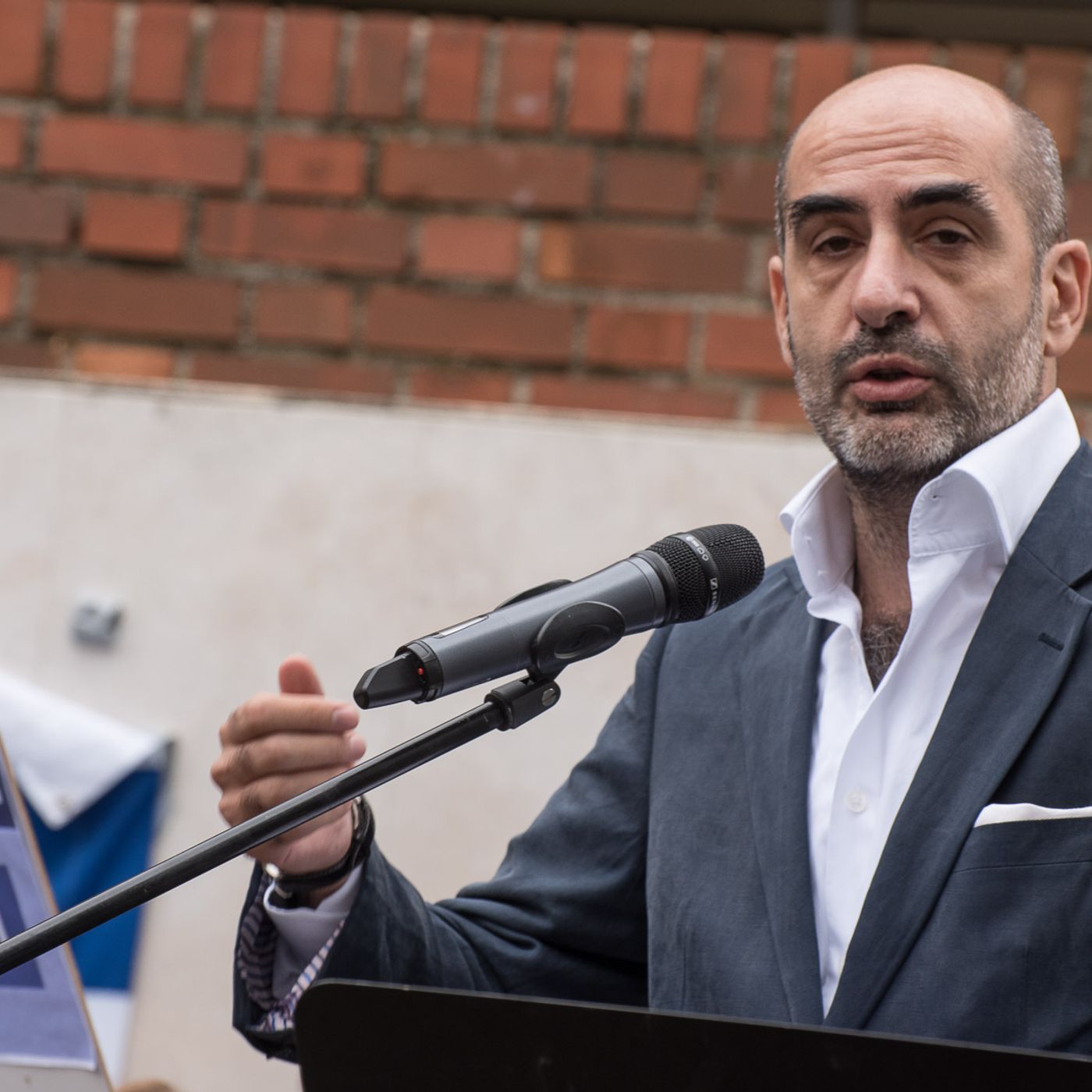 La emoción de Ángel Mas y el pueblo iraní tras conocer la noticia de la muerte de Jamenei