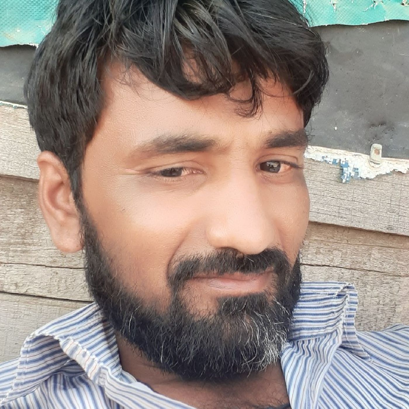 Radio Awaz Kandla FM\'s show