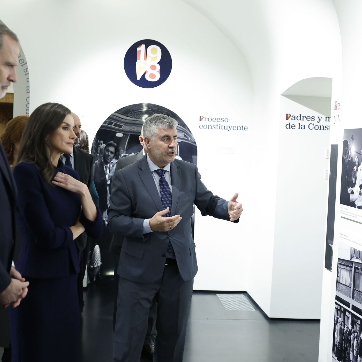 La República de los Tonnntos: El Gobierno borra de la Constitución a Juan Carlos I, Aznar, Rajoy y las víctimas de ETA