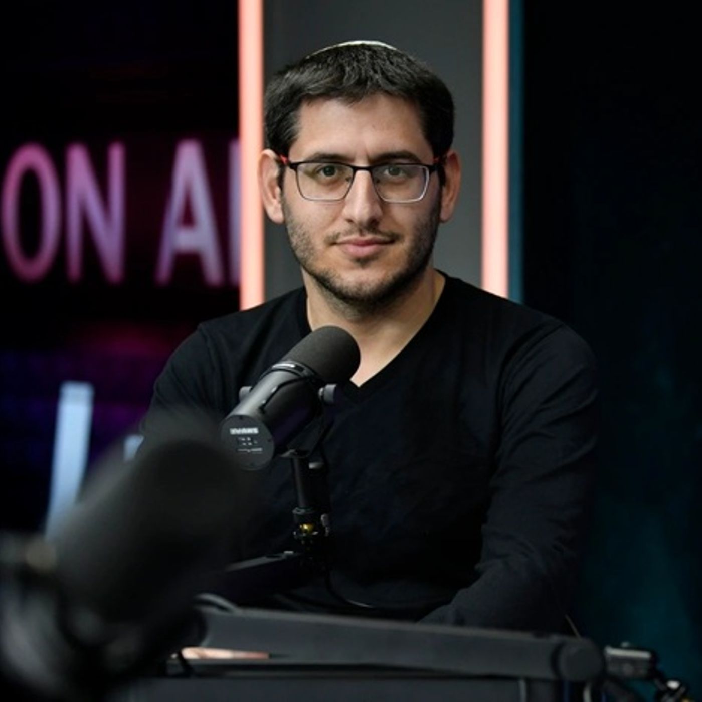 "הדבר שהכי יעזור לקואליציה? לתת ליצחק עמית לדבר בלי הפסקה" "הדבר שהכי יעזור לקואליציה? לתת ליצחק עמית לדבר בלי הפסקה"