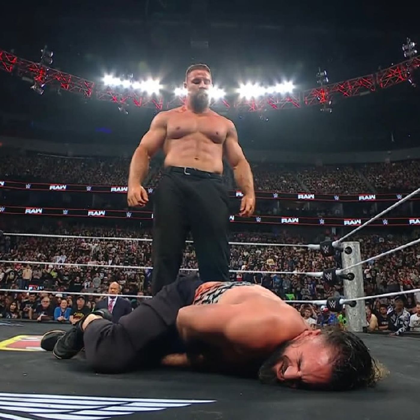 ET closes out the show by recapping Wrestlemania 42 and Highlights from Raw after Wrestlemania as well.