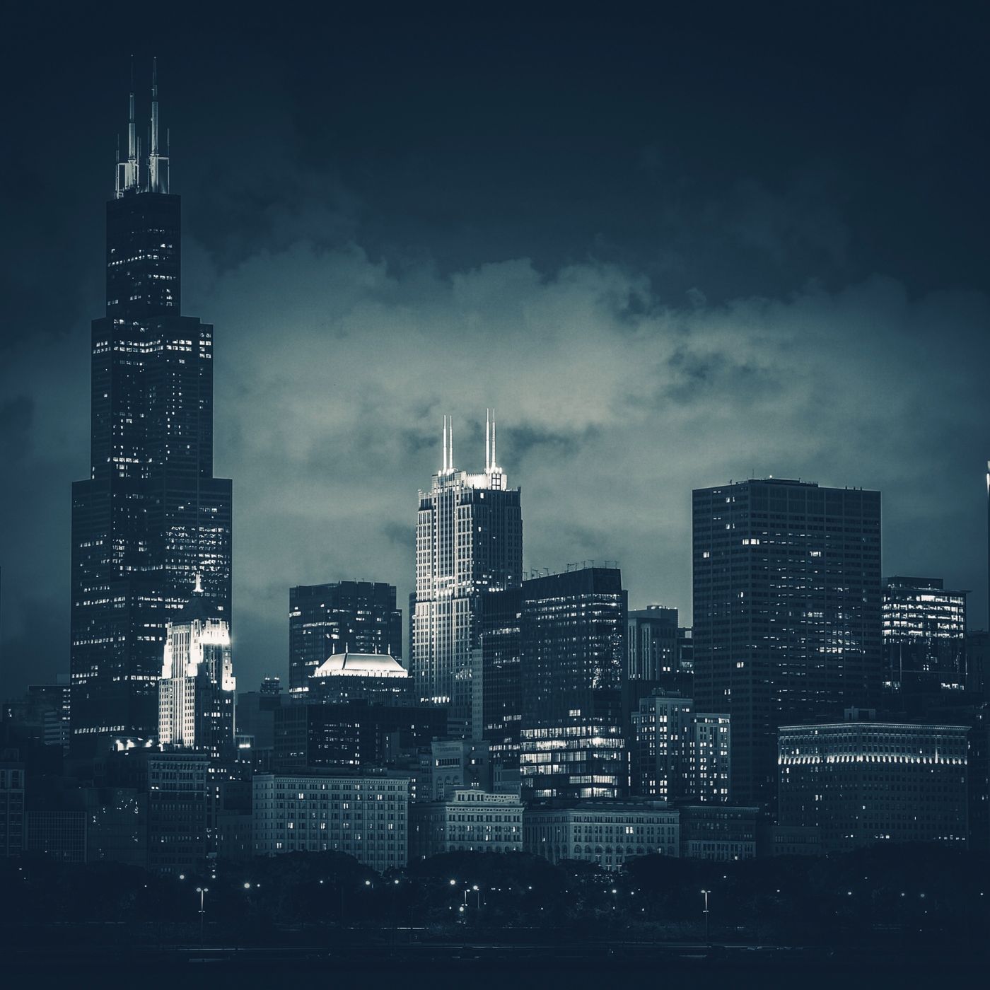 Haunted Chicago: Famous Phantoms, Sinister Sites, and Lingering Legends