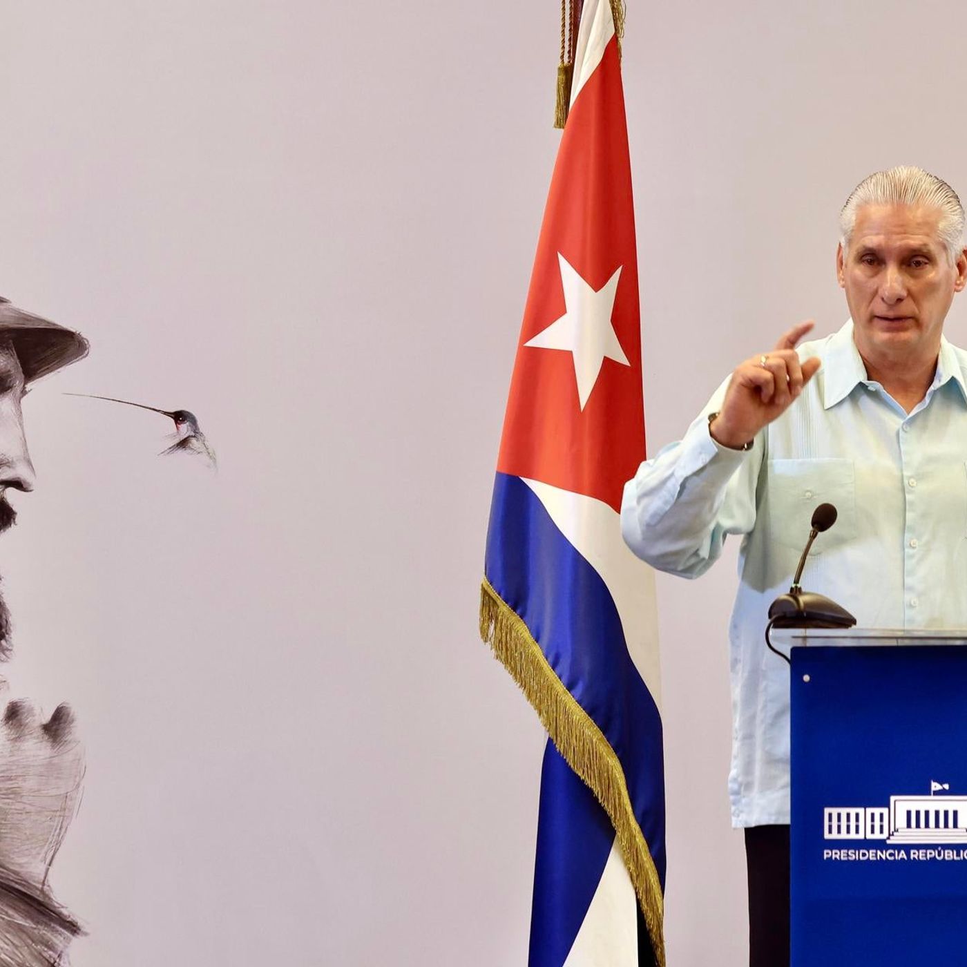 Tertulia: Cuba pende de un hilo