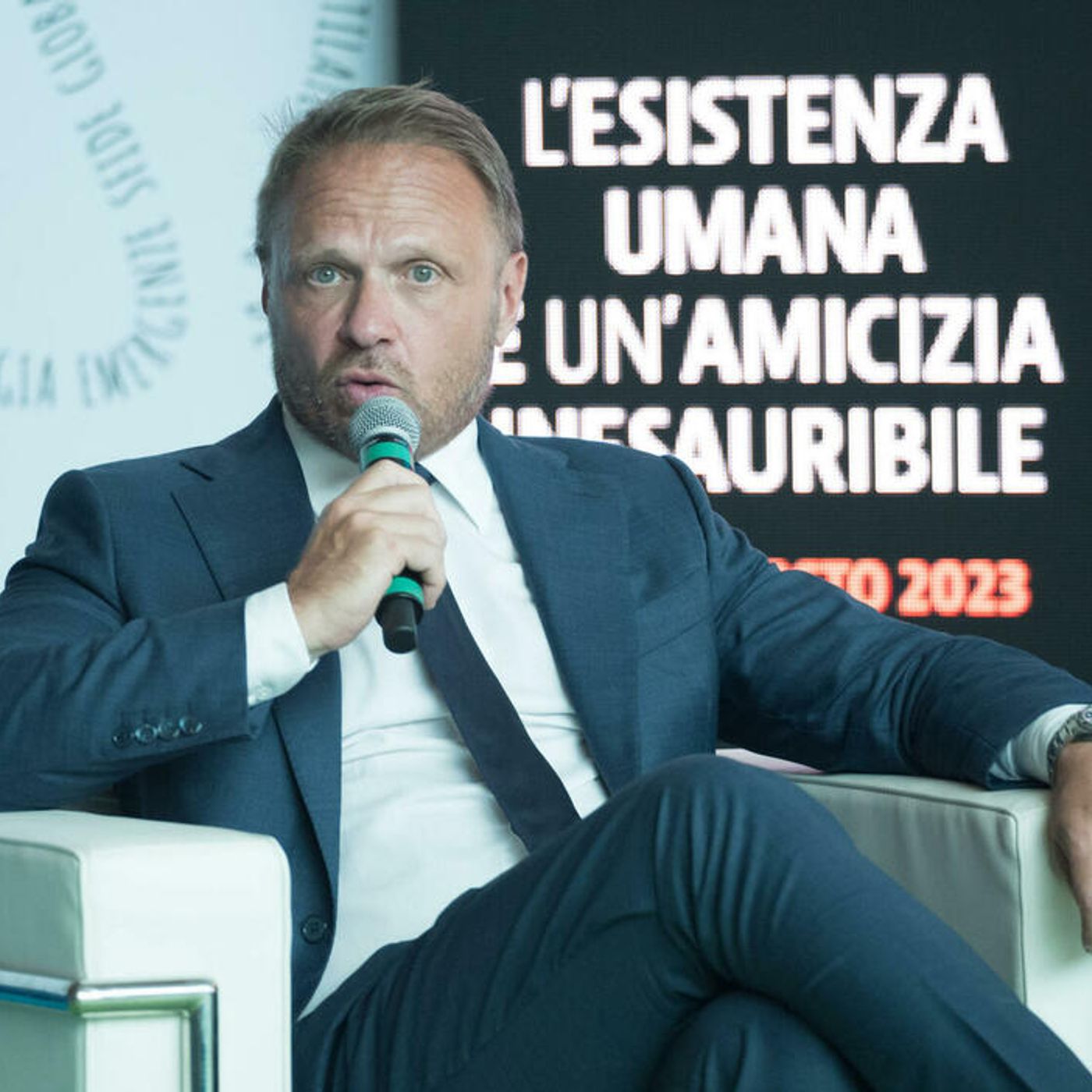 i POVERI MANGIANO MEGLIO dei RICCHI - Lollobrigida ne dice un’altra… episode artwork