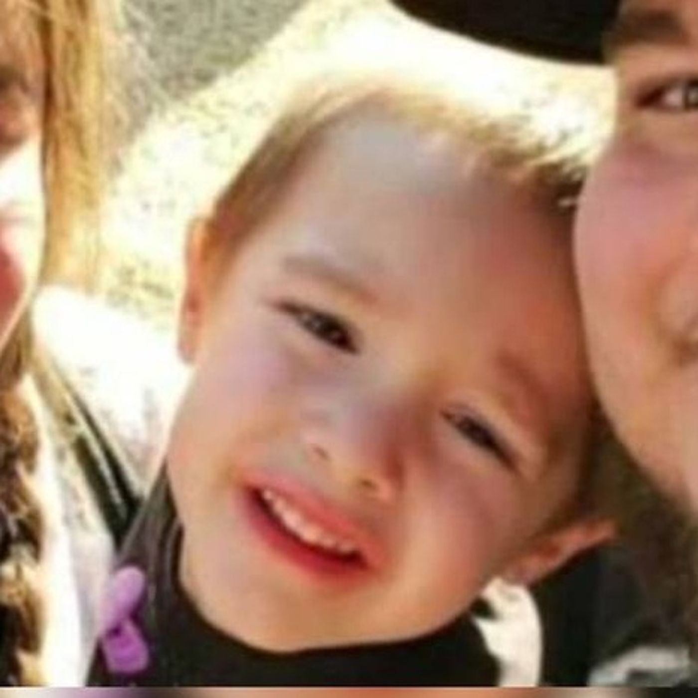 Niño de 4 años quedó huérfano tras perder a sus padres por coronavirus episode artwork